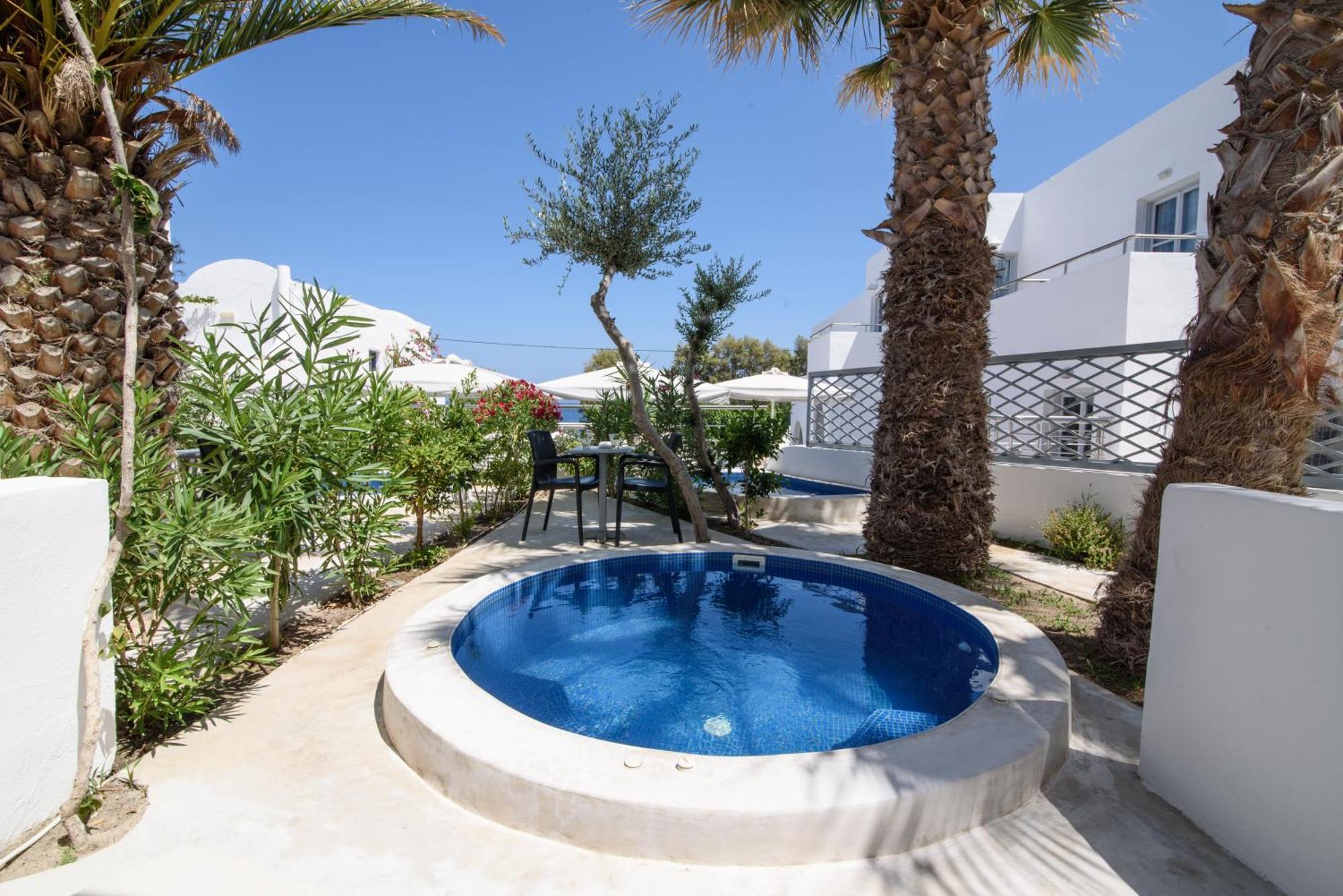 Double Room Outdoor Jetted Tub