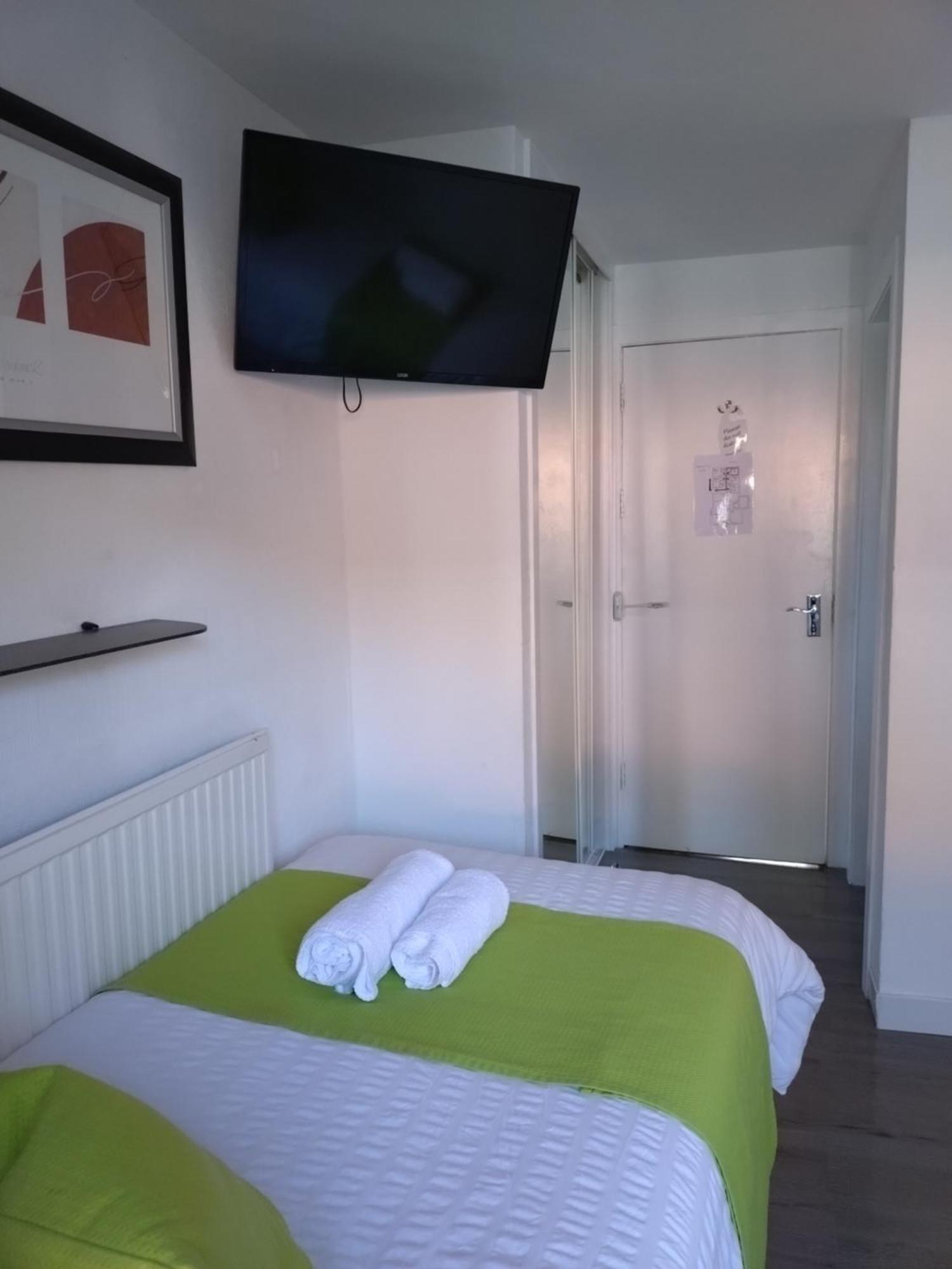Twin Room Private Bathroom