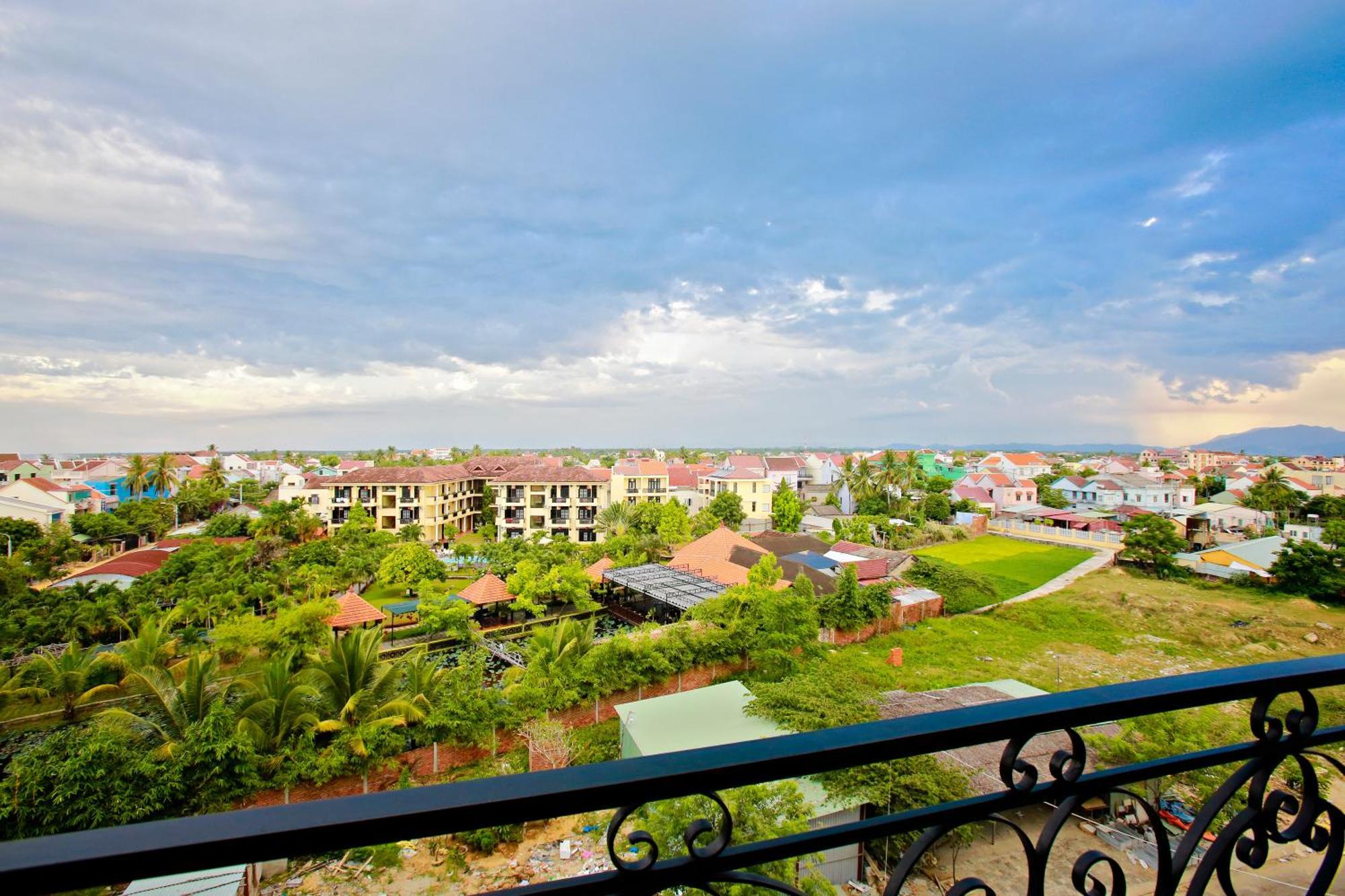 Deluxe Double or Twin Room City View