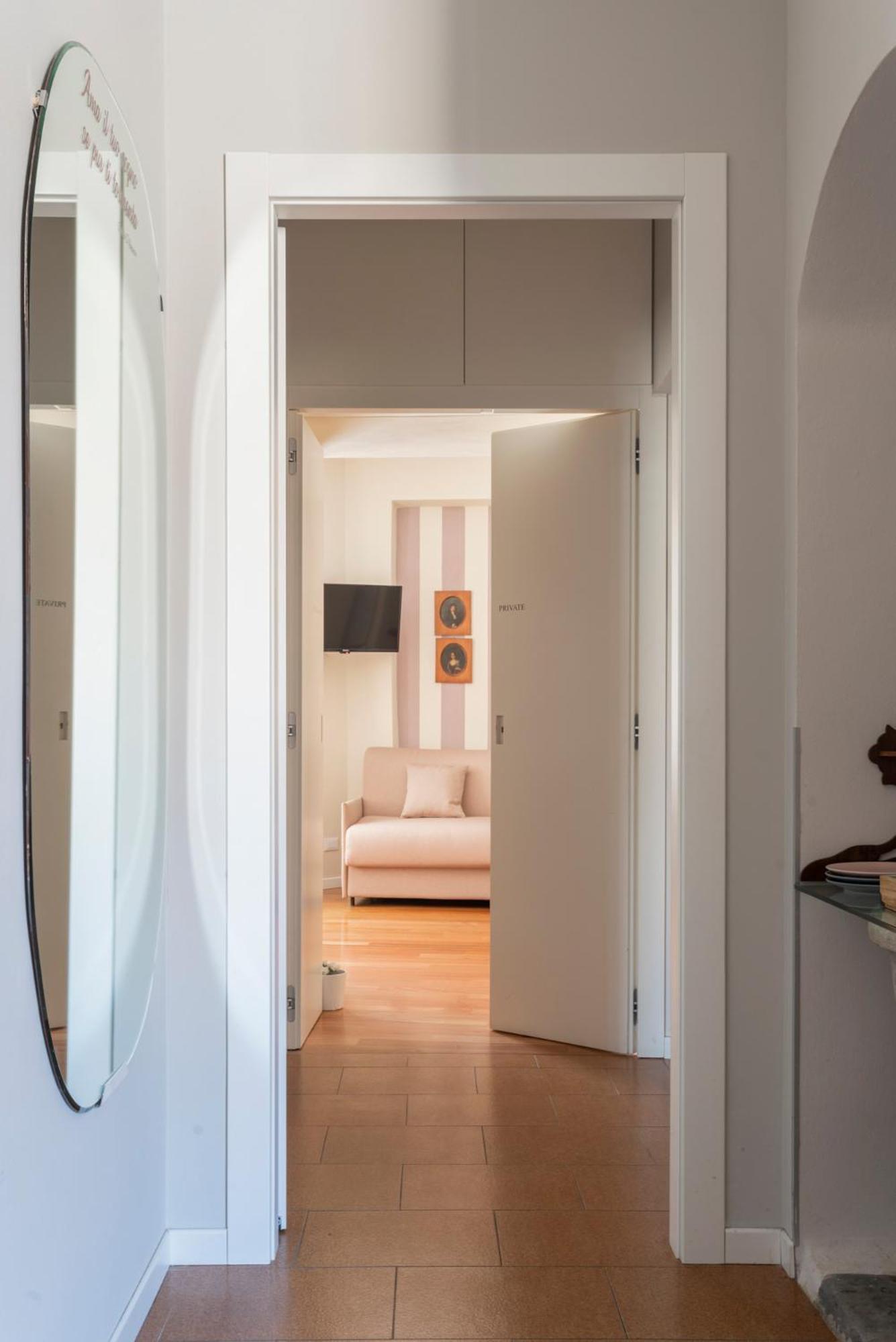 Deluxe Junior Suite Private External Bathroom