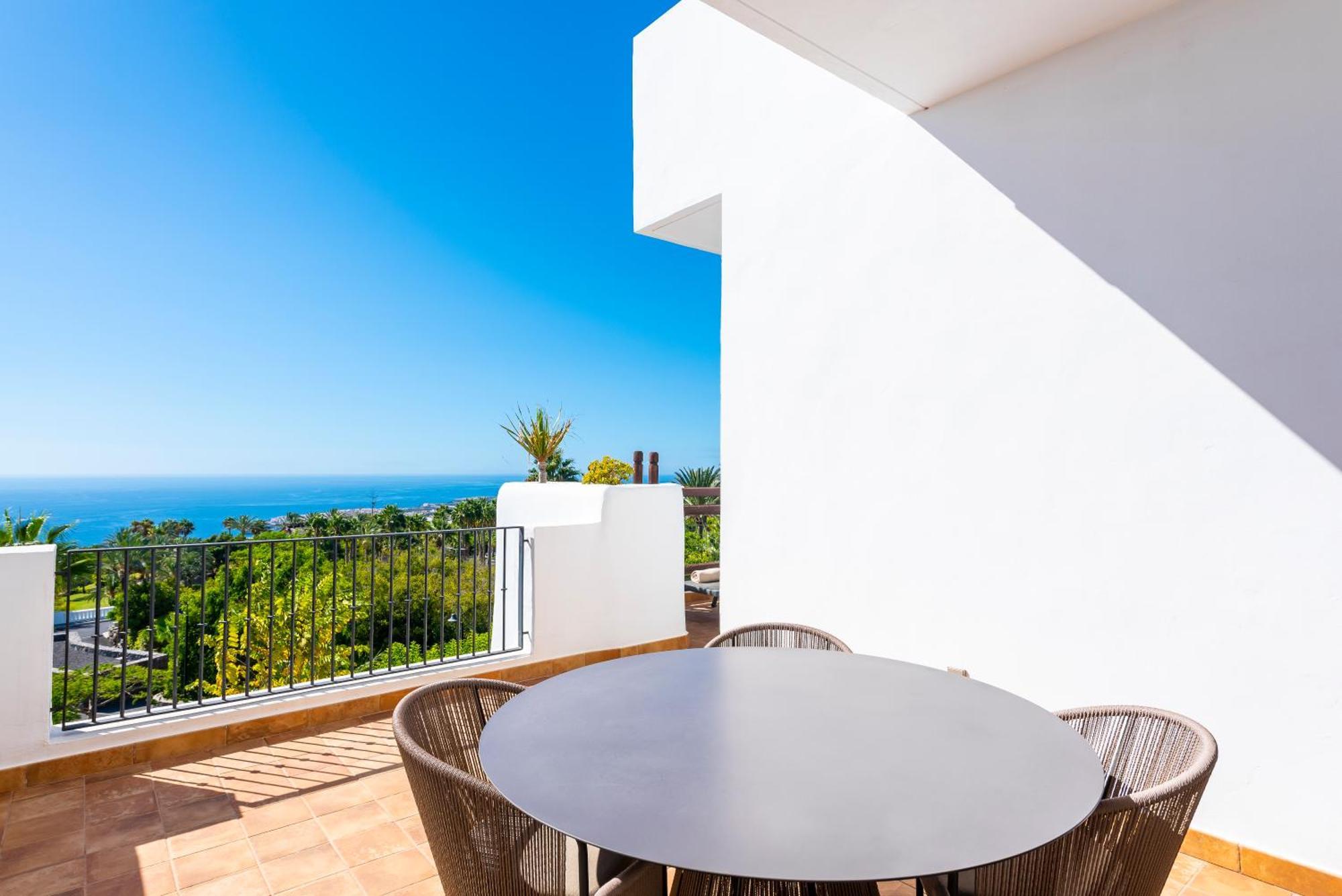 One-Bedroom Suite Partial Sea View