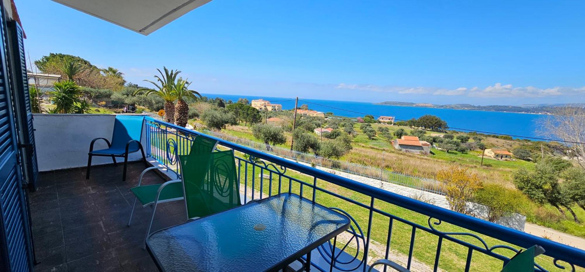 Deluxe Two Bedroom Apartment a Panoramic Sea View