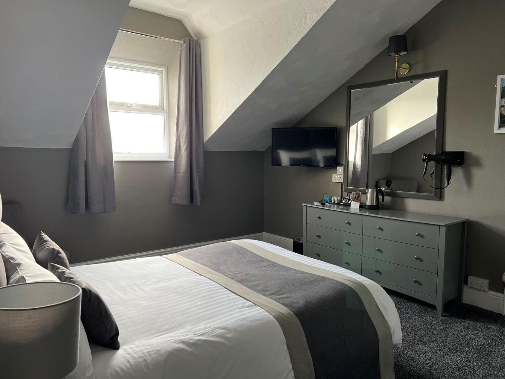 Double Room Private Bathroom