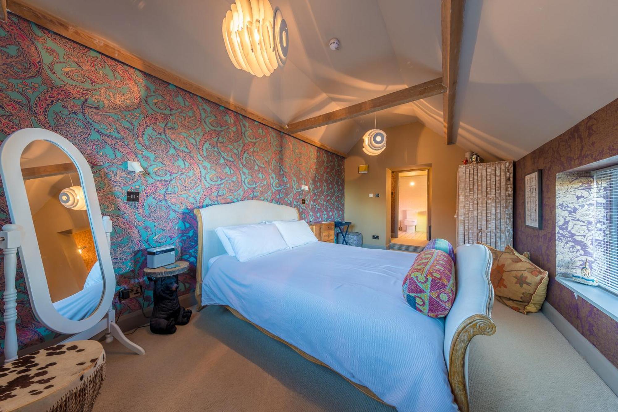 Deluxe Double Room Shower