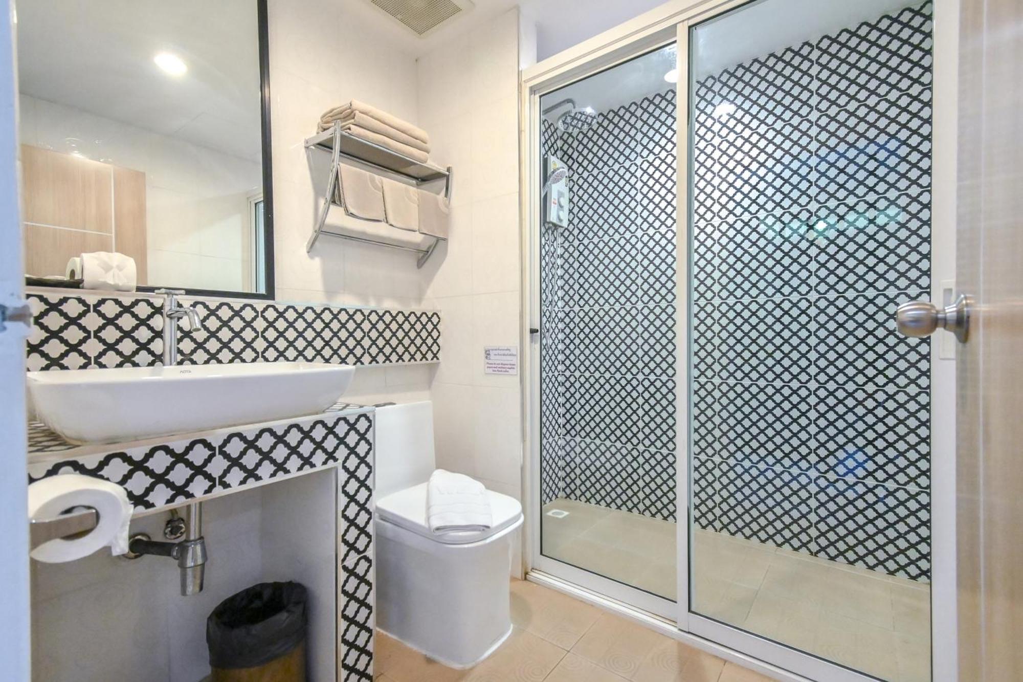 Deluxe Double or Twin Room Pool View