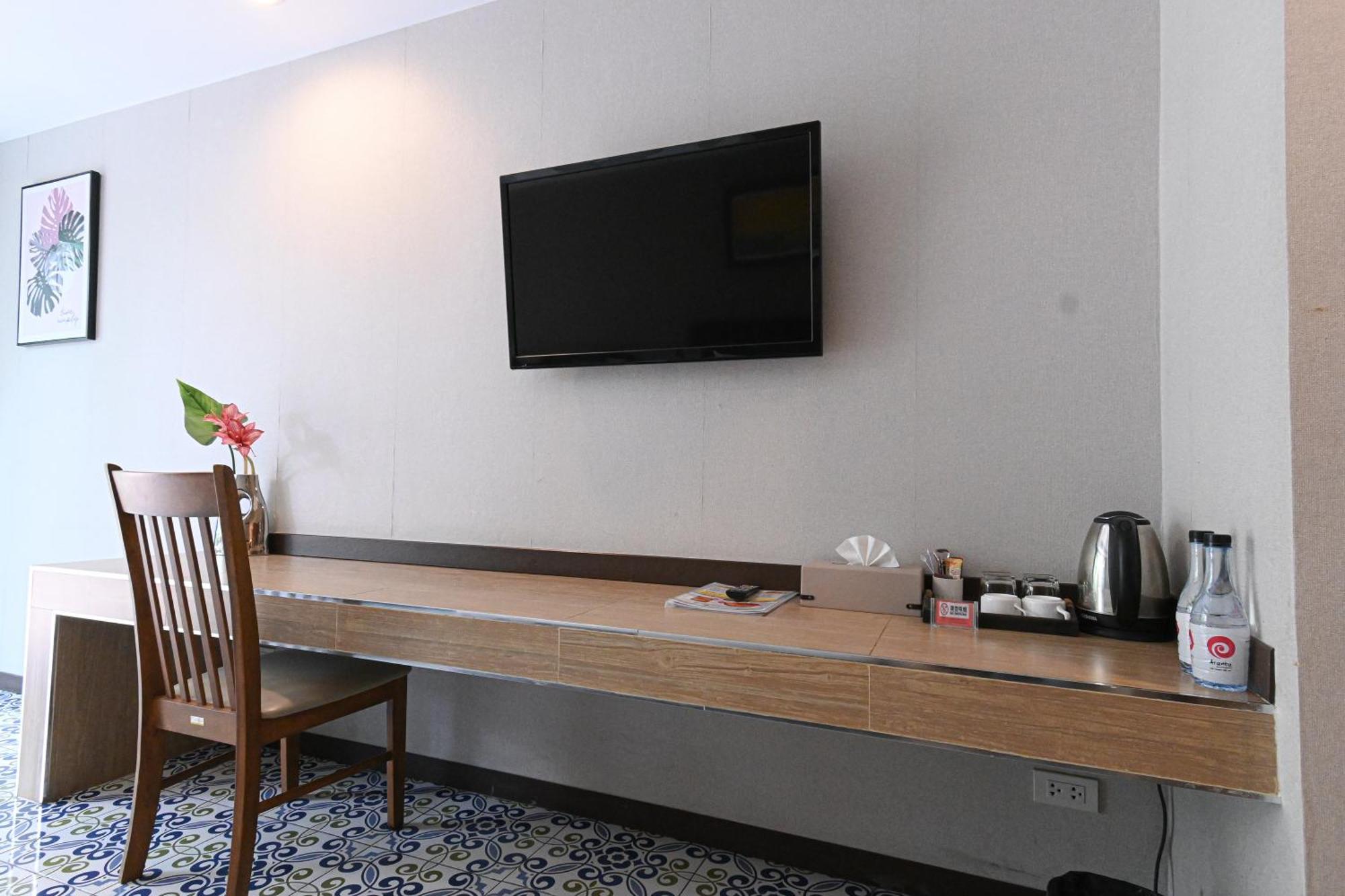 Deluxe Double or Twin Room Pool View