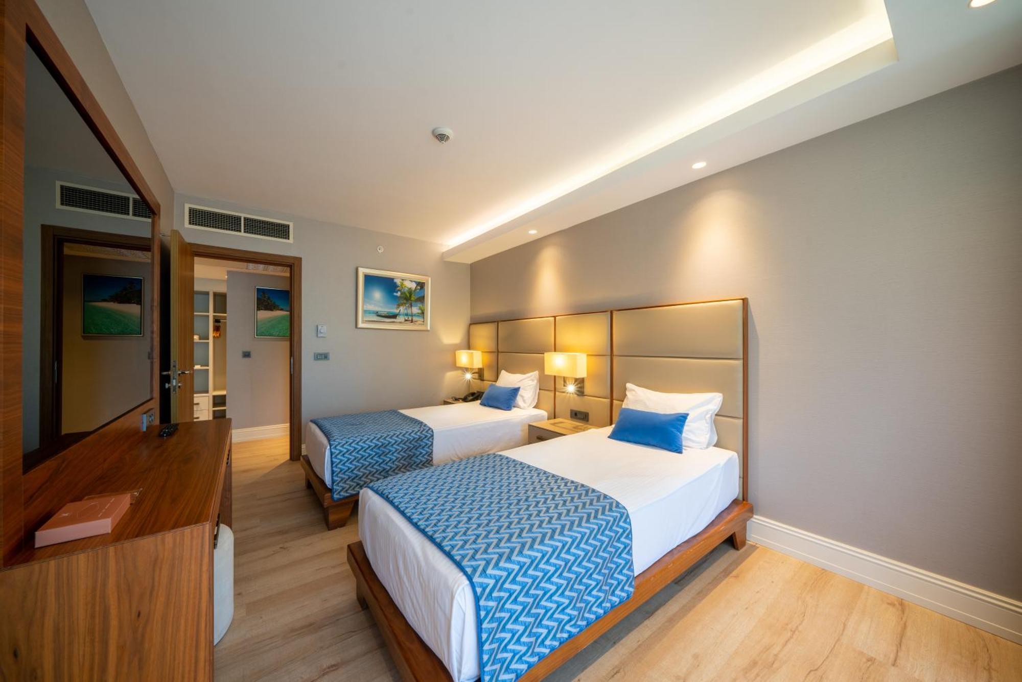 Deluxe Family Room