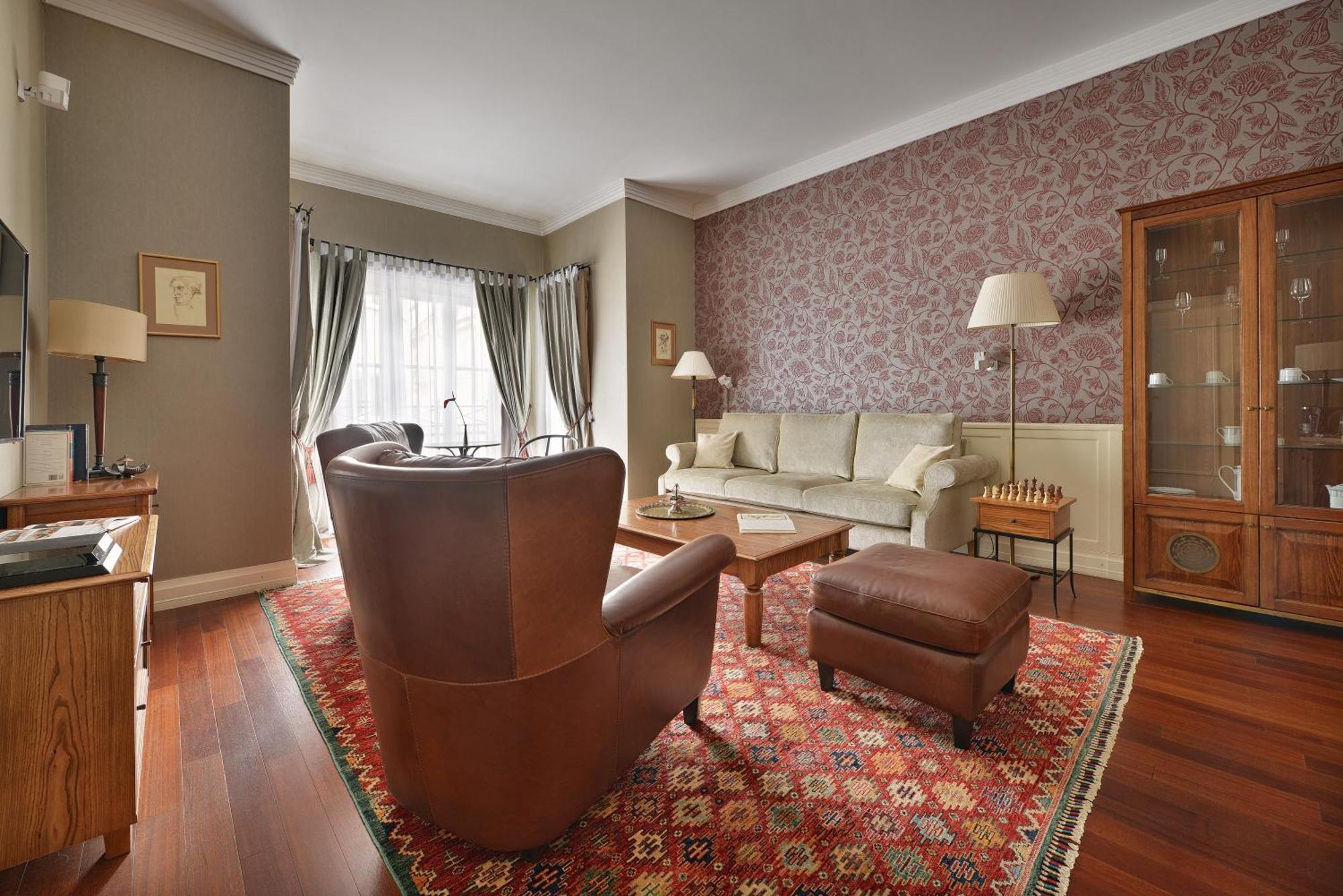 Luxury Suite
