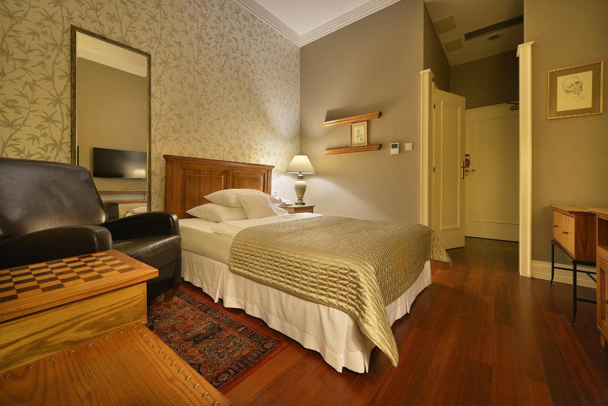 Classic Single Room