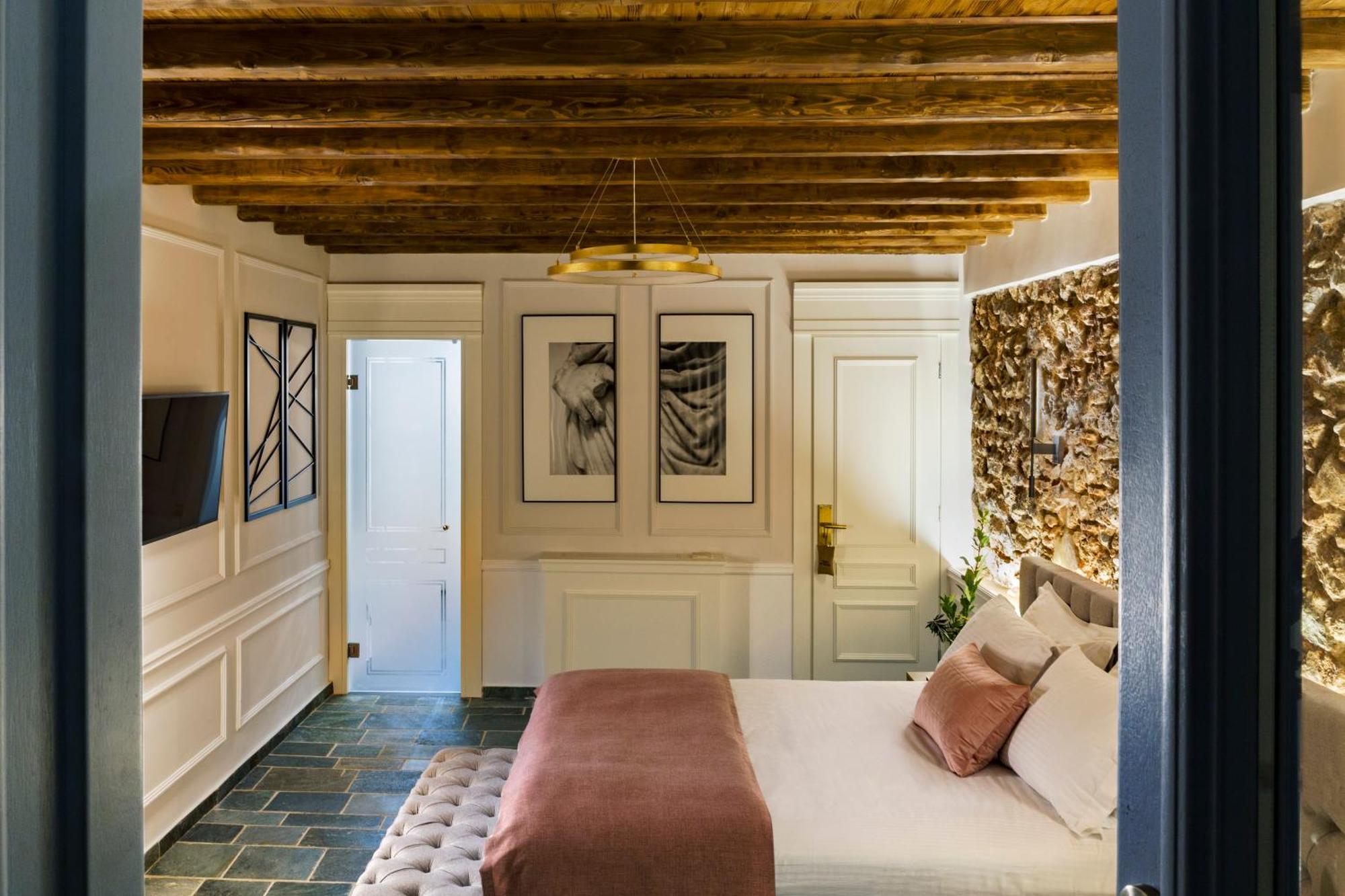 Courtyard Suite