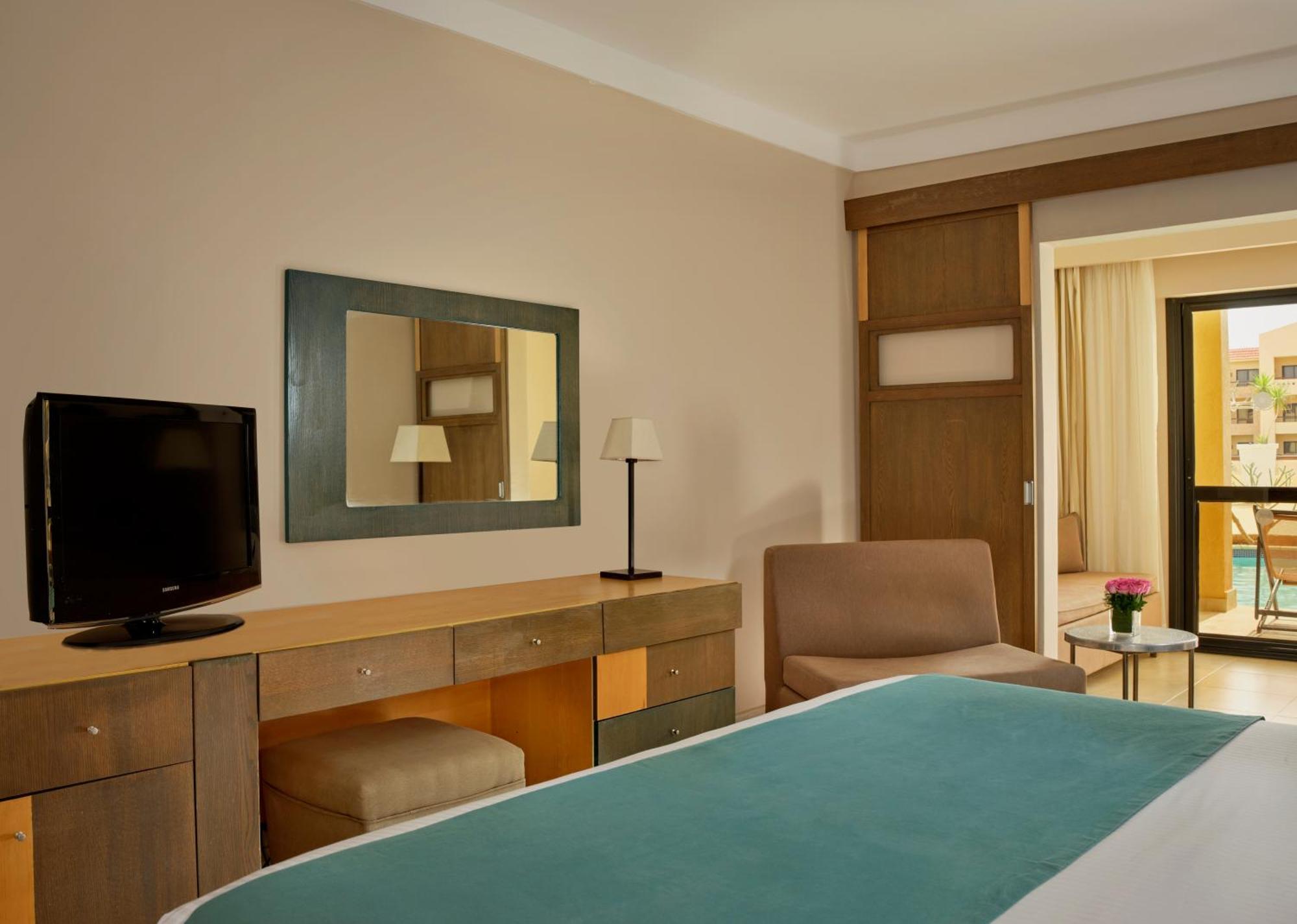 Family Swim-Up Room
