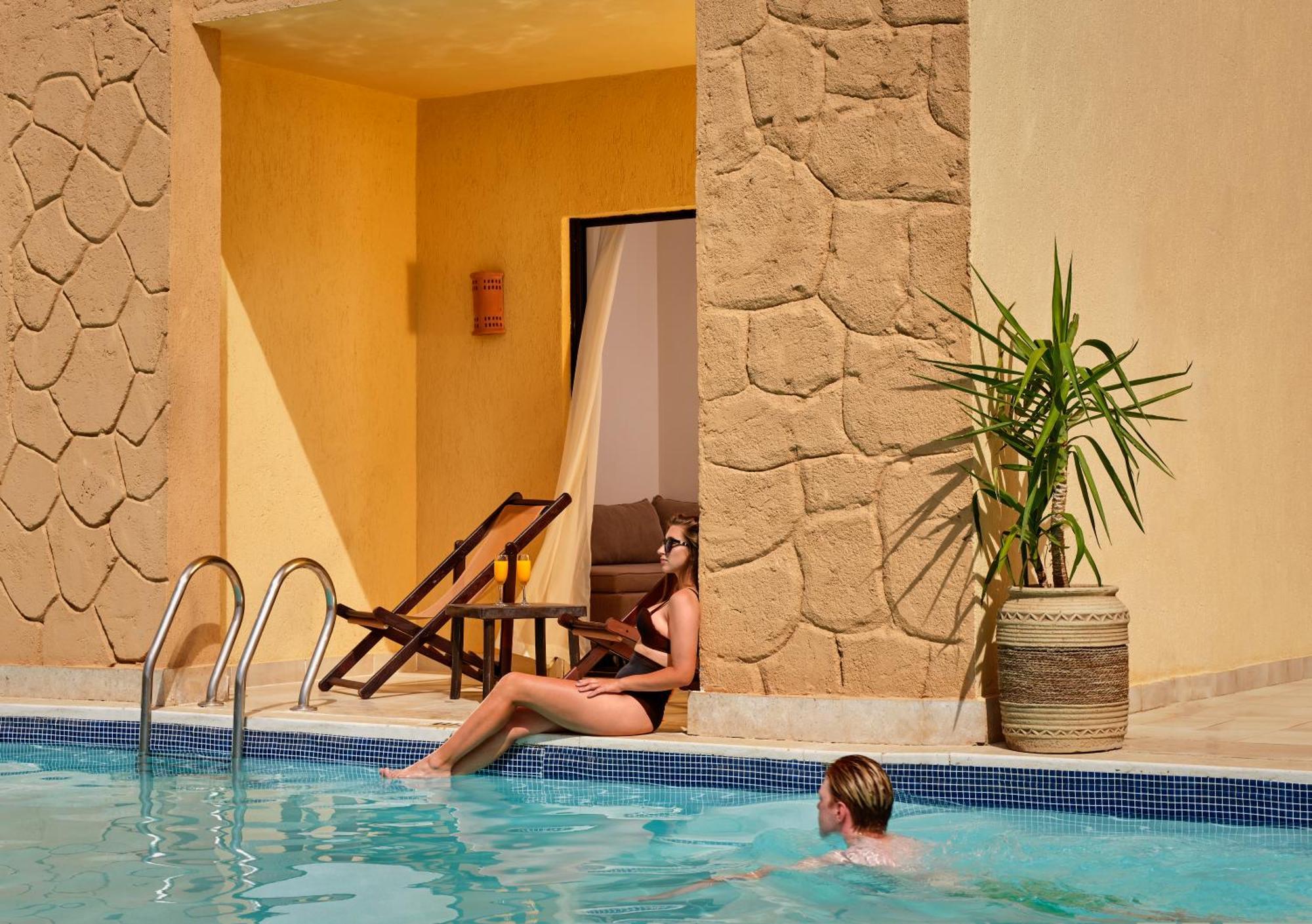 Family Swim-Up Room