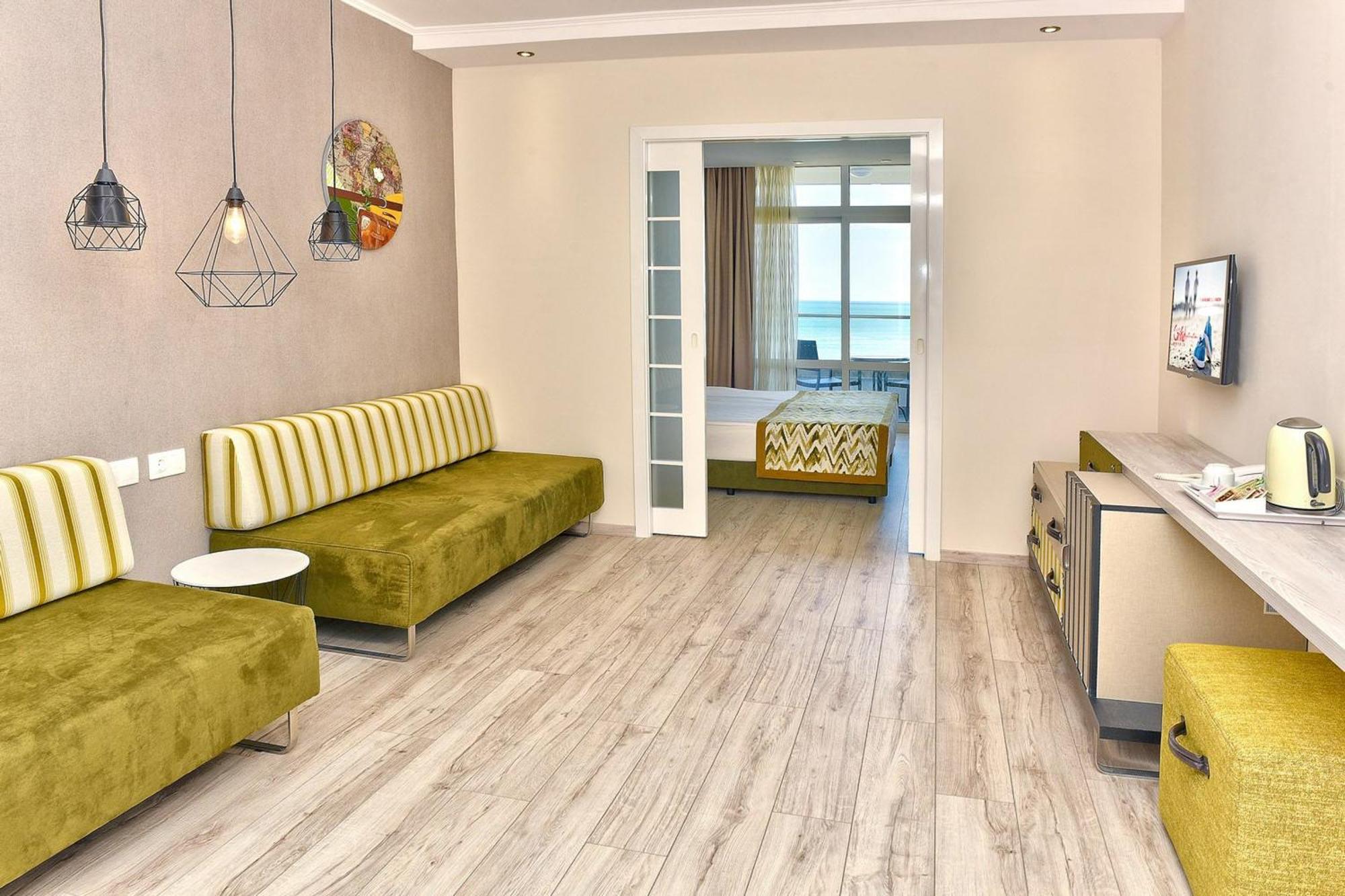 Family Room Sea View – Infinity Pool Private Beach Access