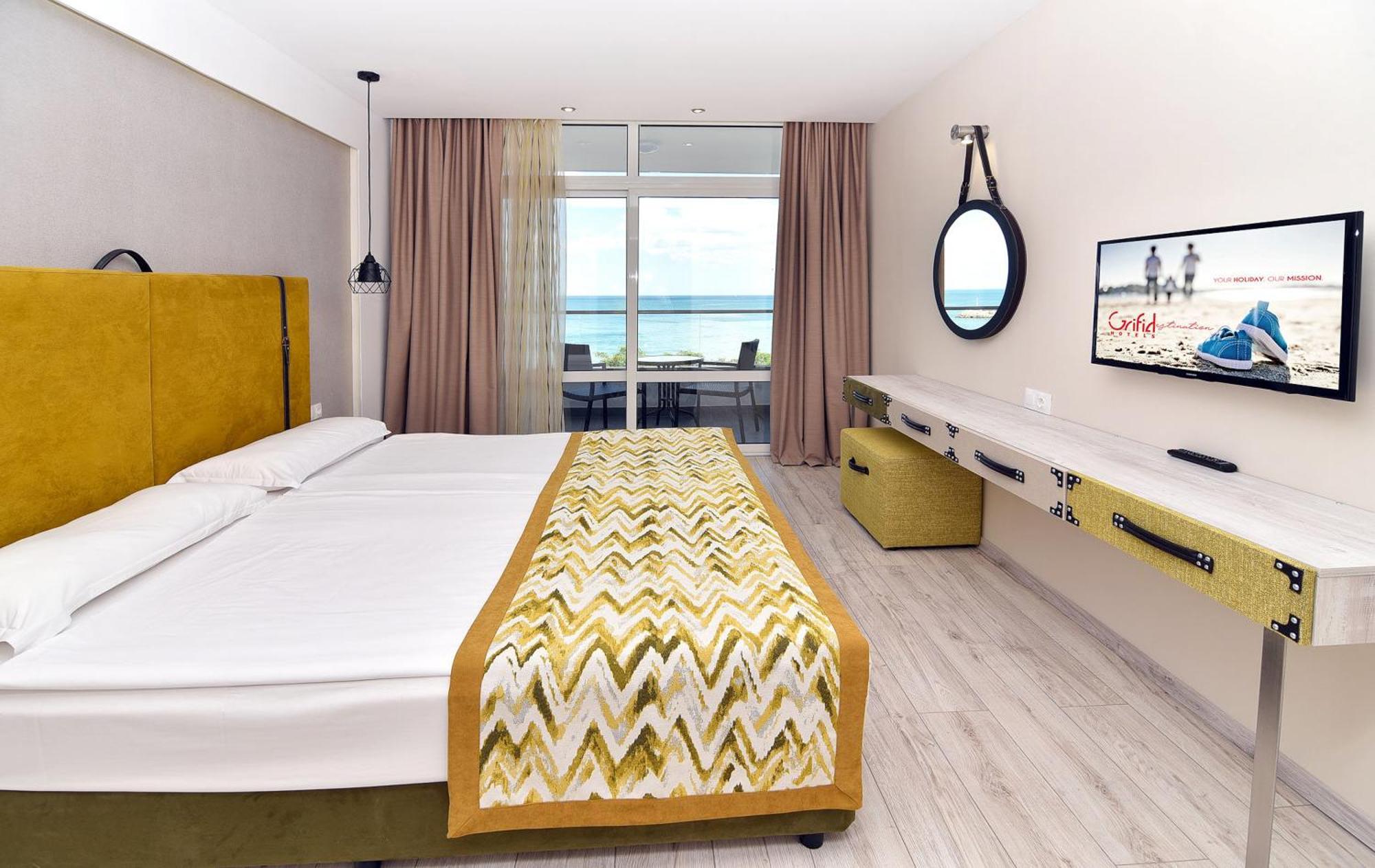 Family Room Sea View – Infinity Pool Private Beach Access