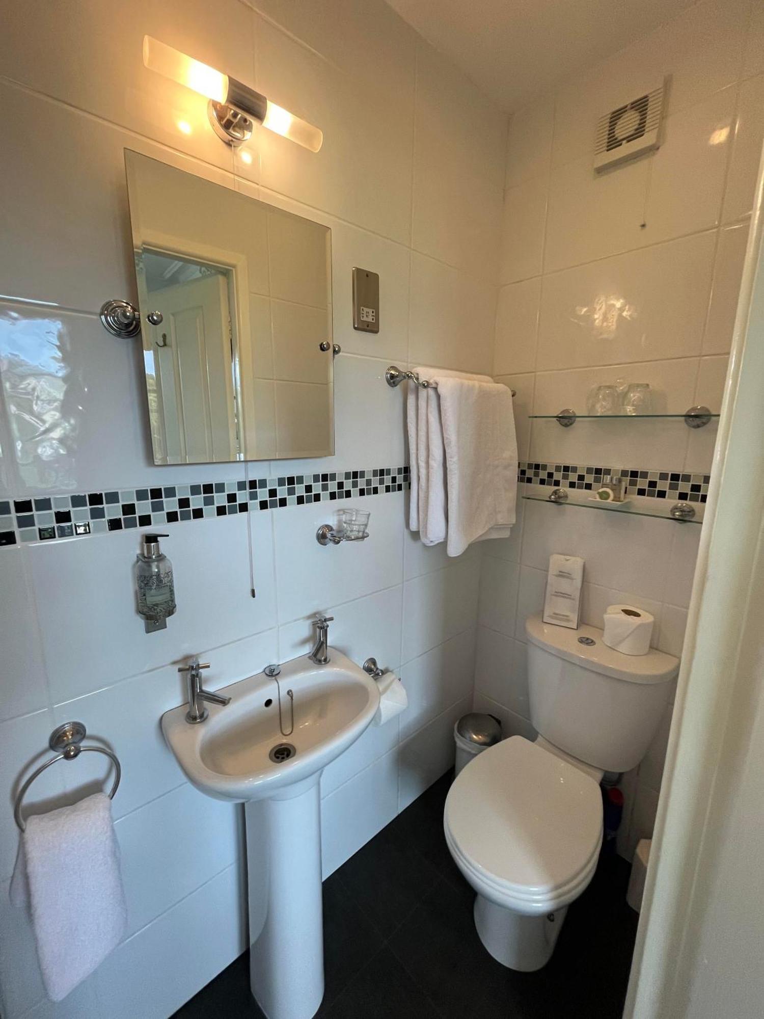 Double Room Private Bathroom