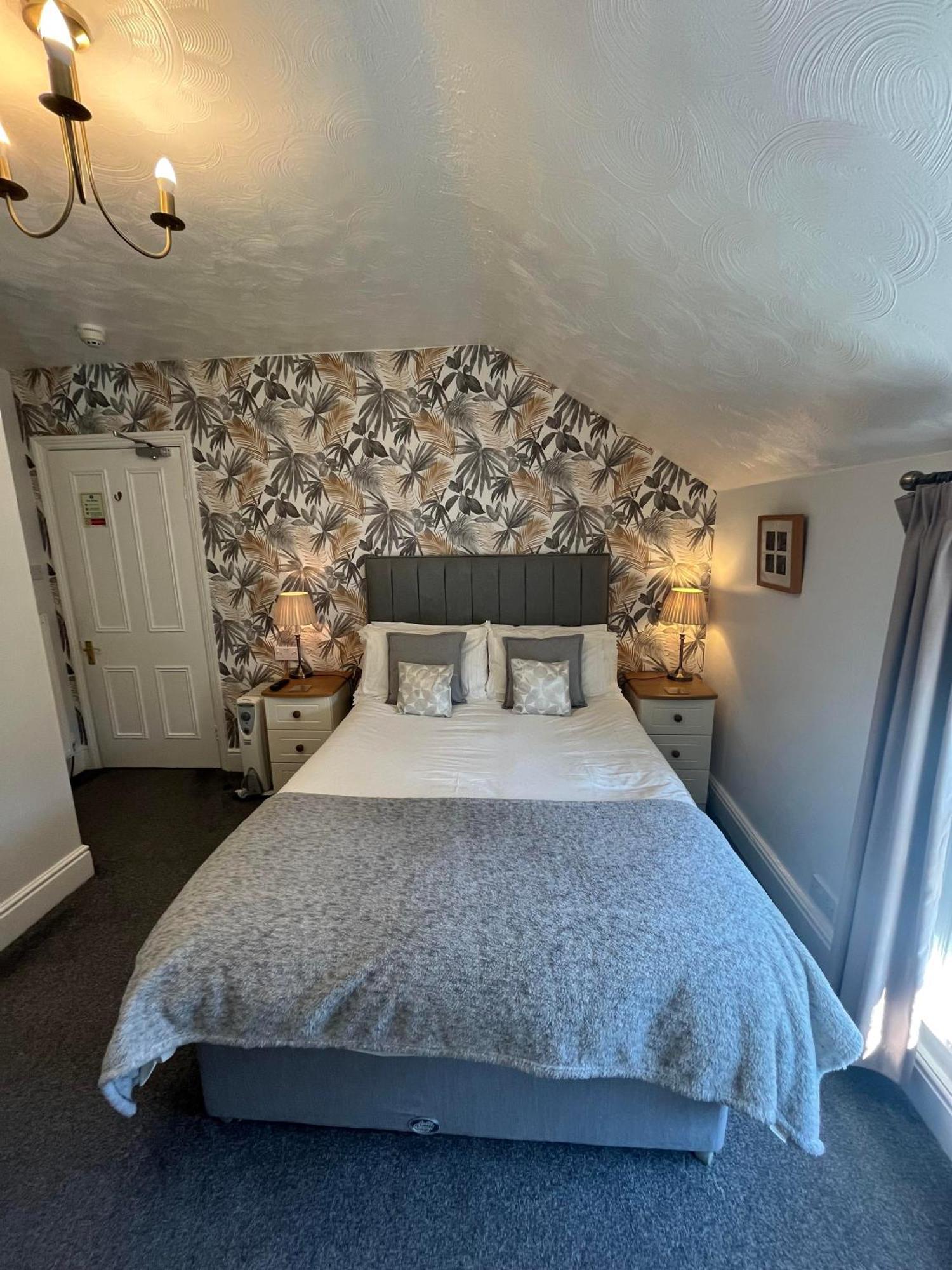Double Room Private Bathroom