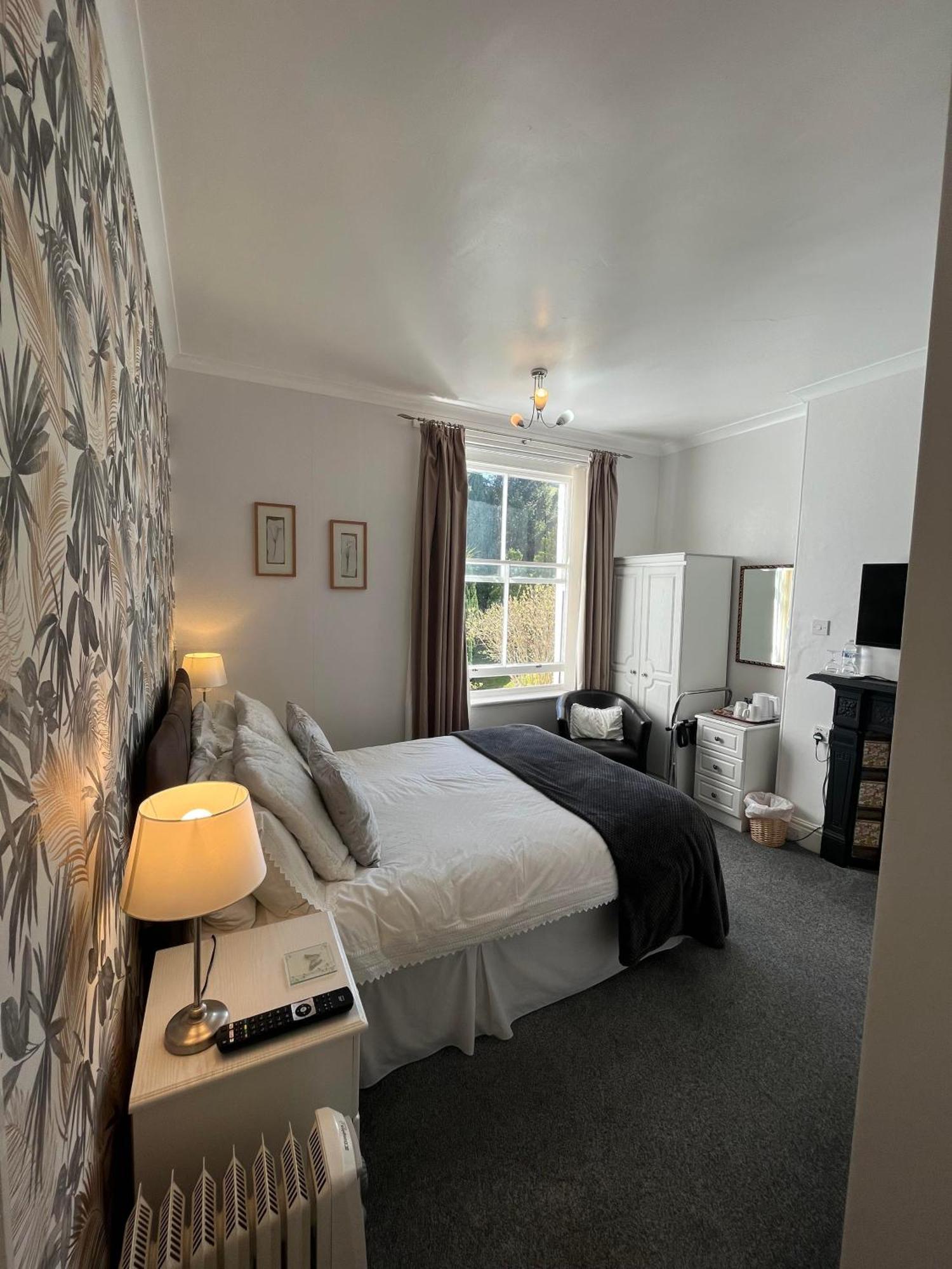 Double Room Private Bathroom