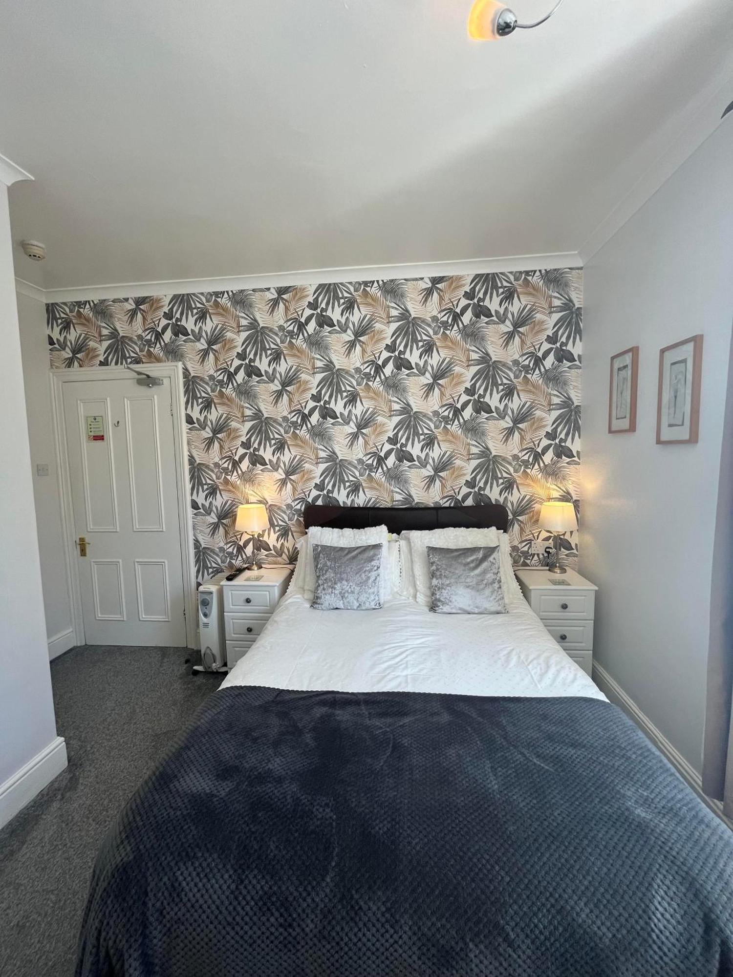 Double Room Private Bathroom