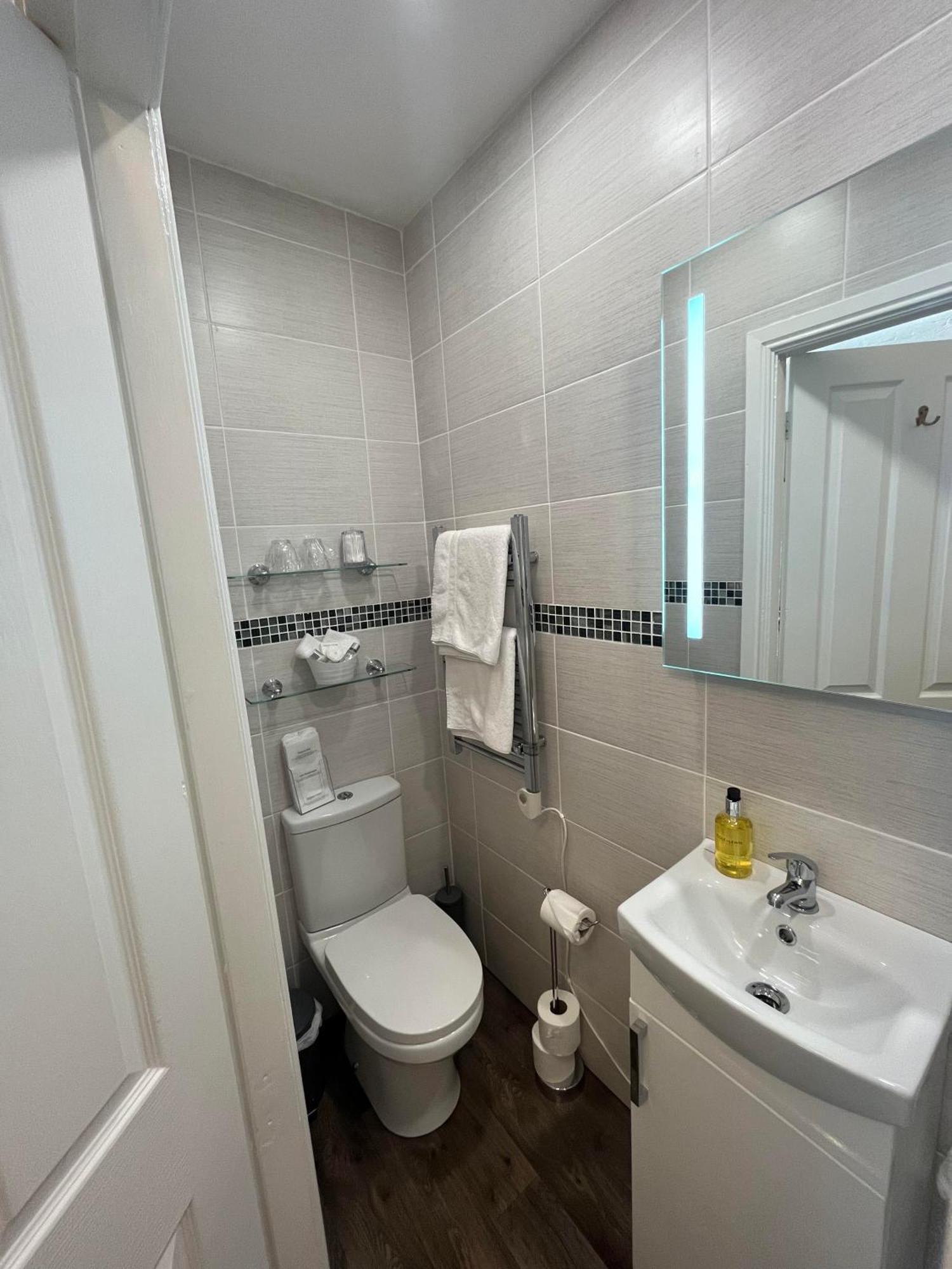 Double Room Private Bathroom