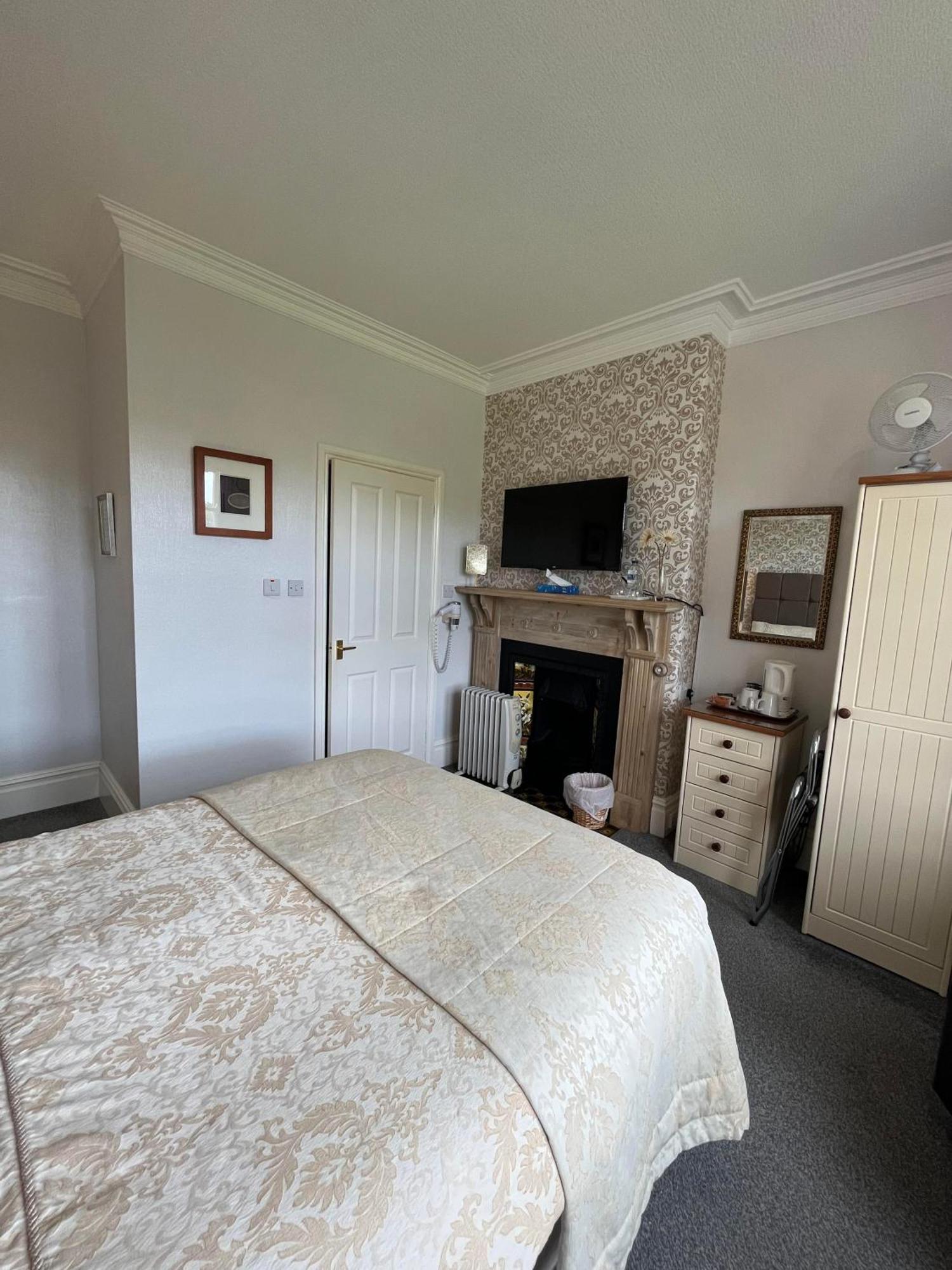 Double Room Private Bathroom