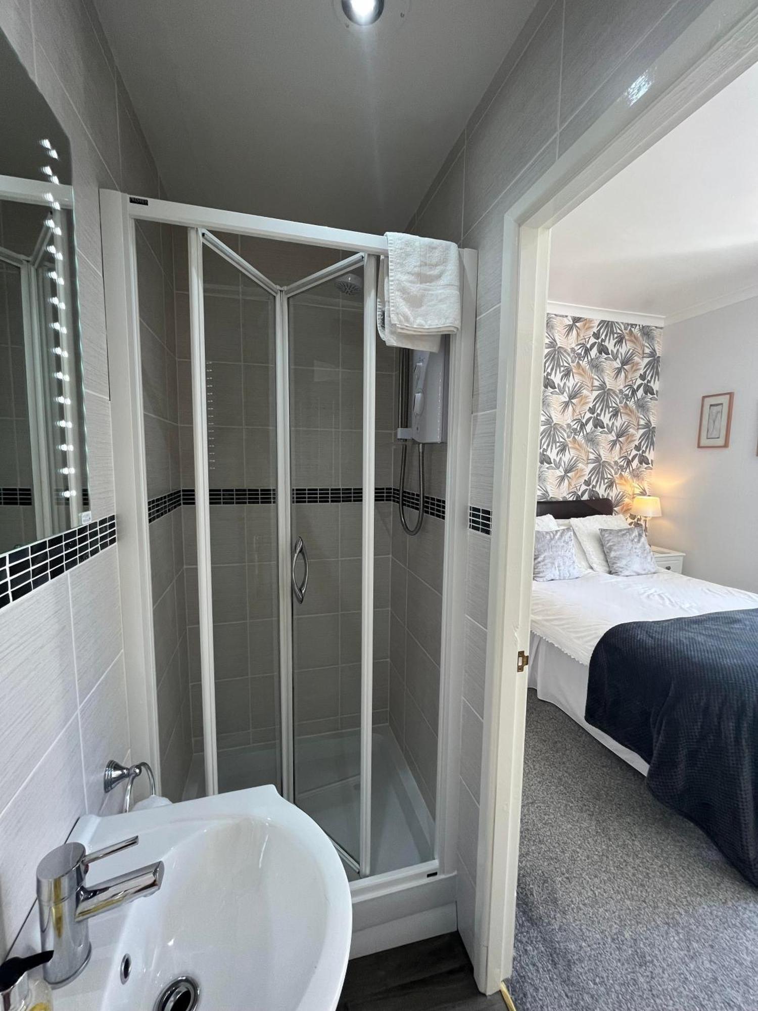 Double Room Private Bathroom
