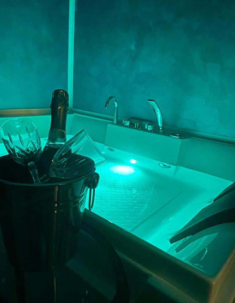 King Suite Spa Bath