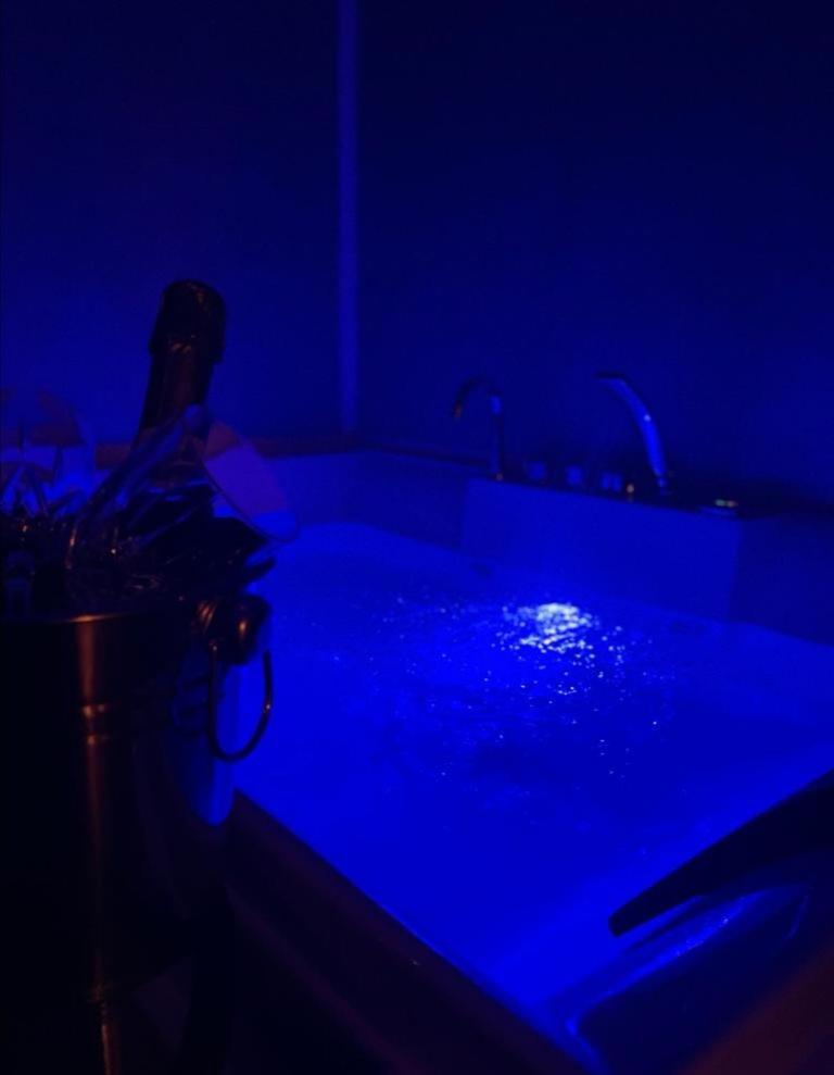 King Suite Spa Bath