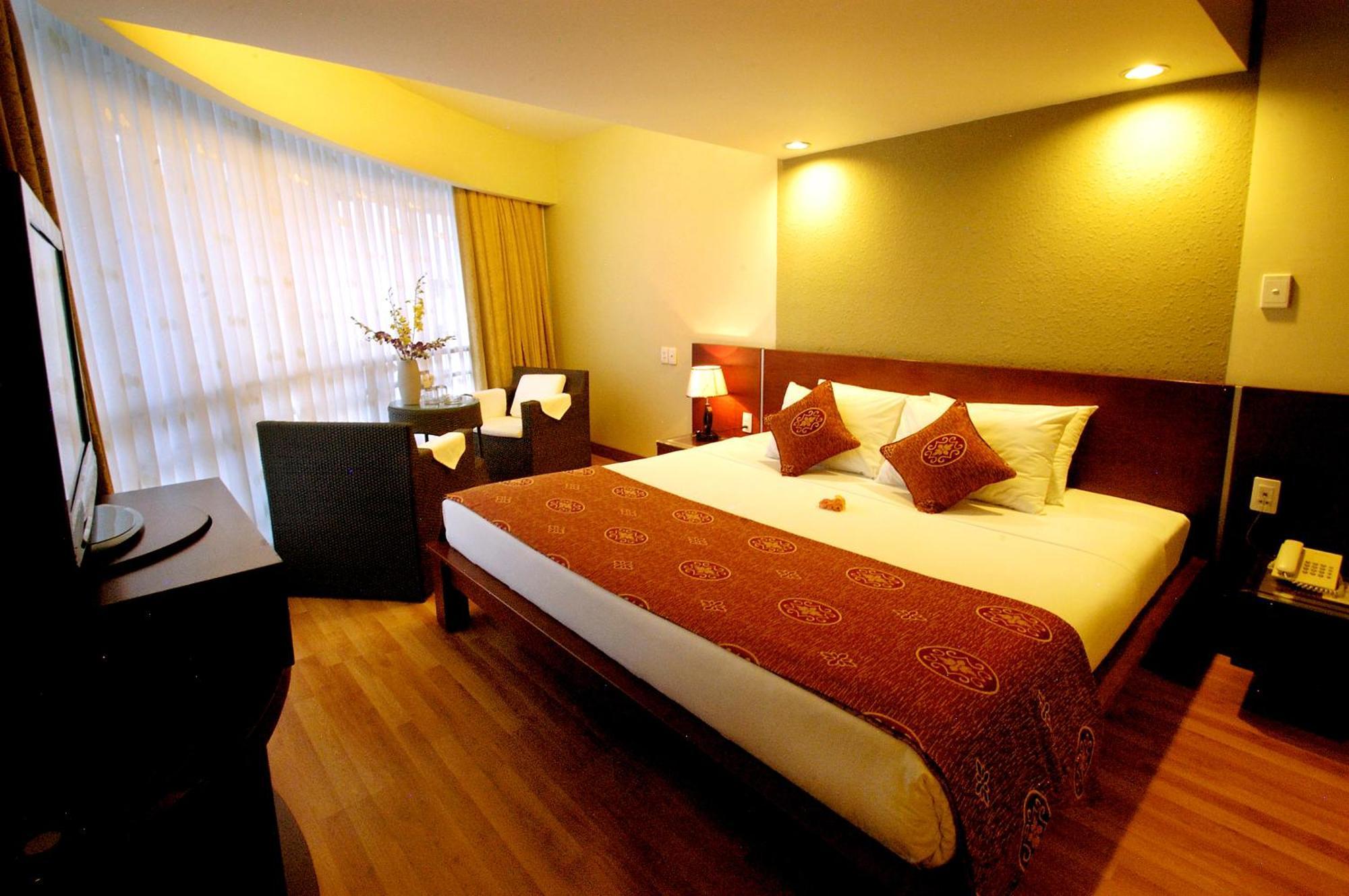 Deluxe Queen Room