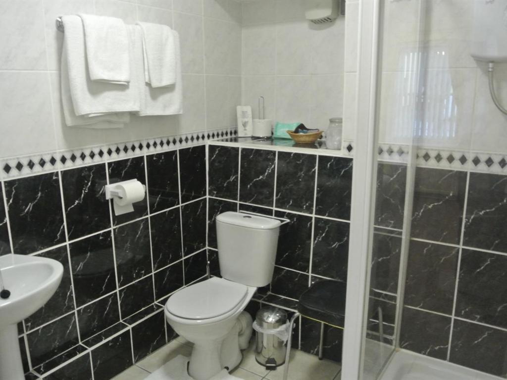 Twin Room Private Bathroom
