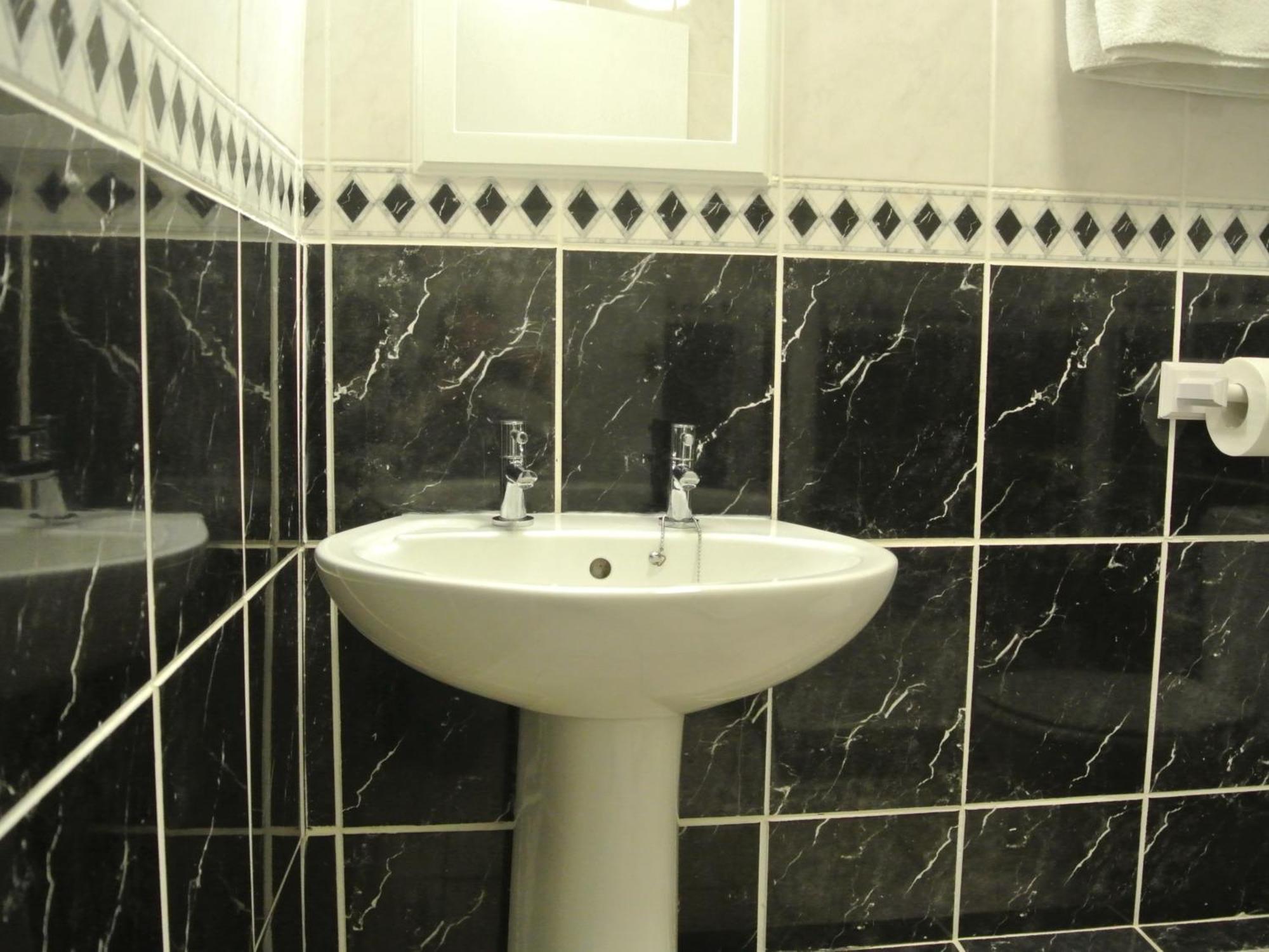 Twin Room Private Bathroom