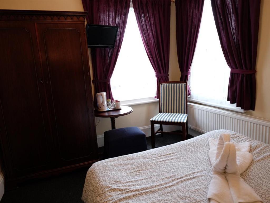 Double Room with Shared Bathroom,1588080838:JPEG