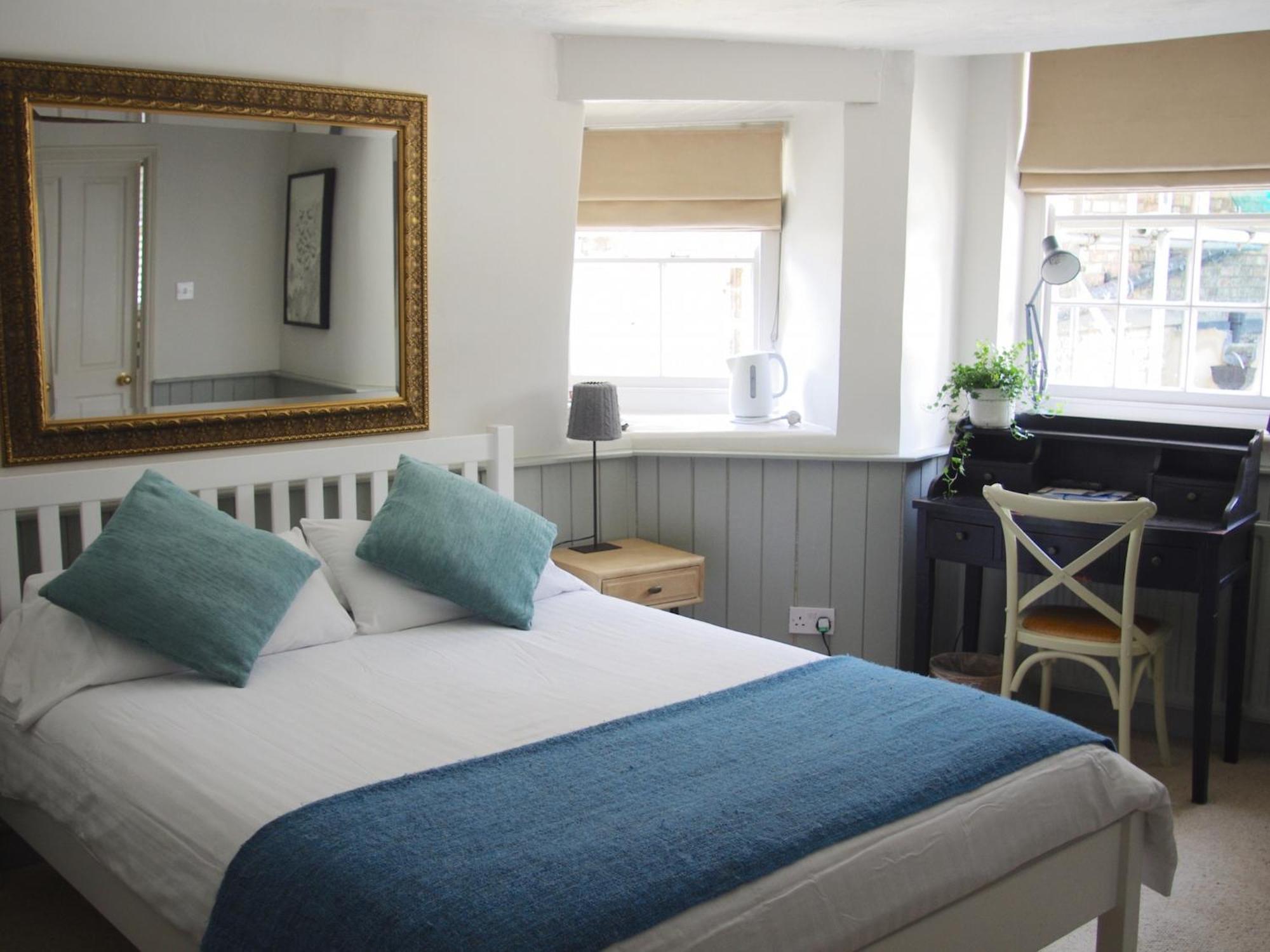 Deluxe Double Room Shower