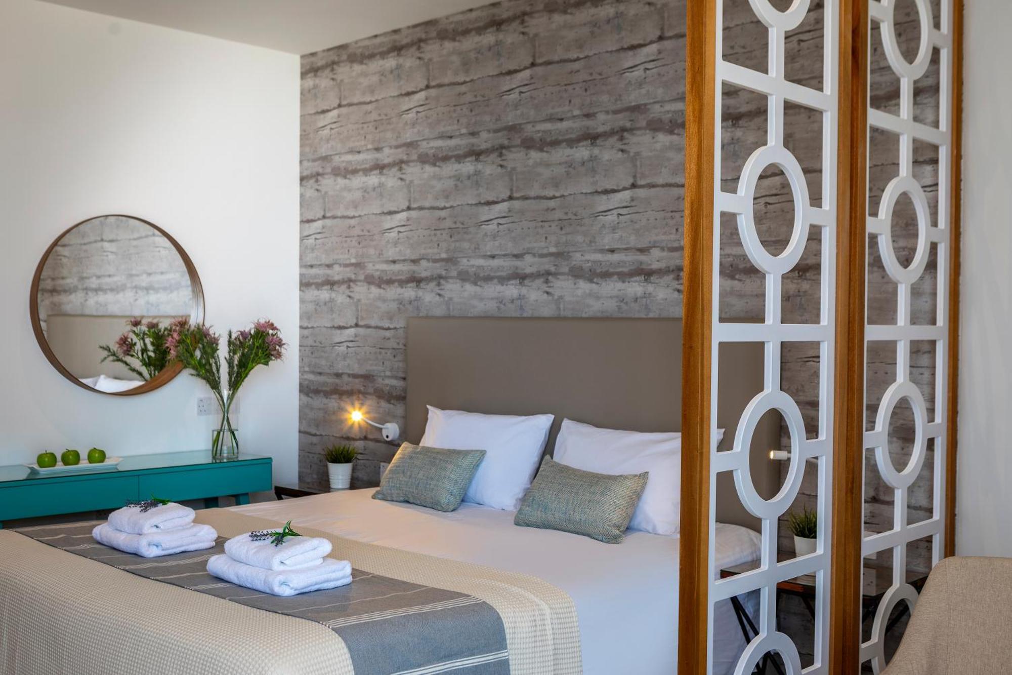 Deluxe Room Side Sea View Executive Lounge Access