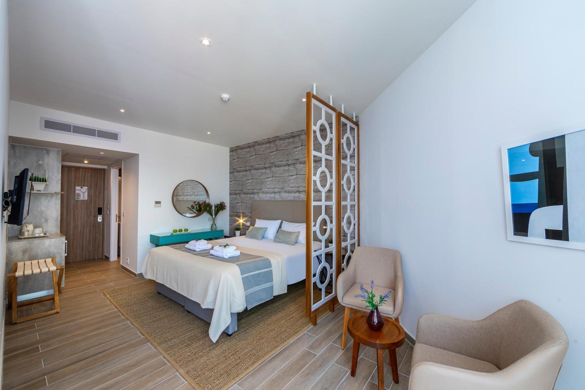 Deluxe Room Side Sea View Executive Lounge Access