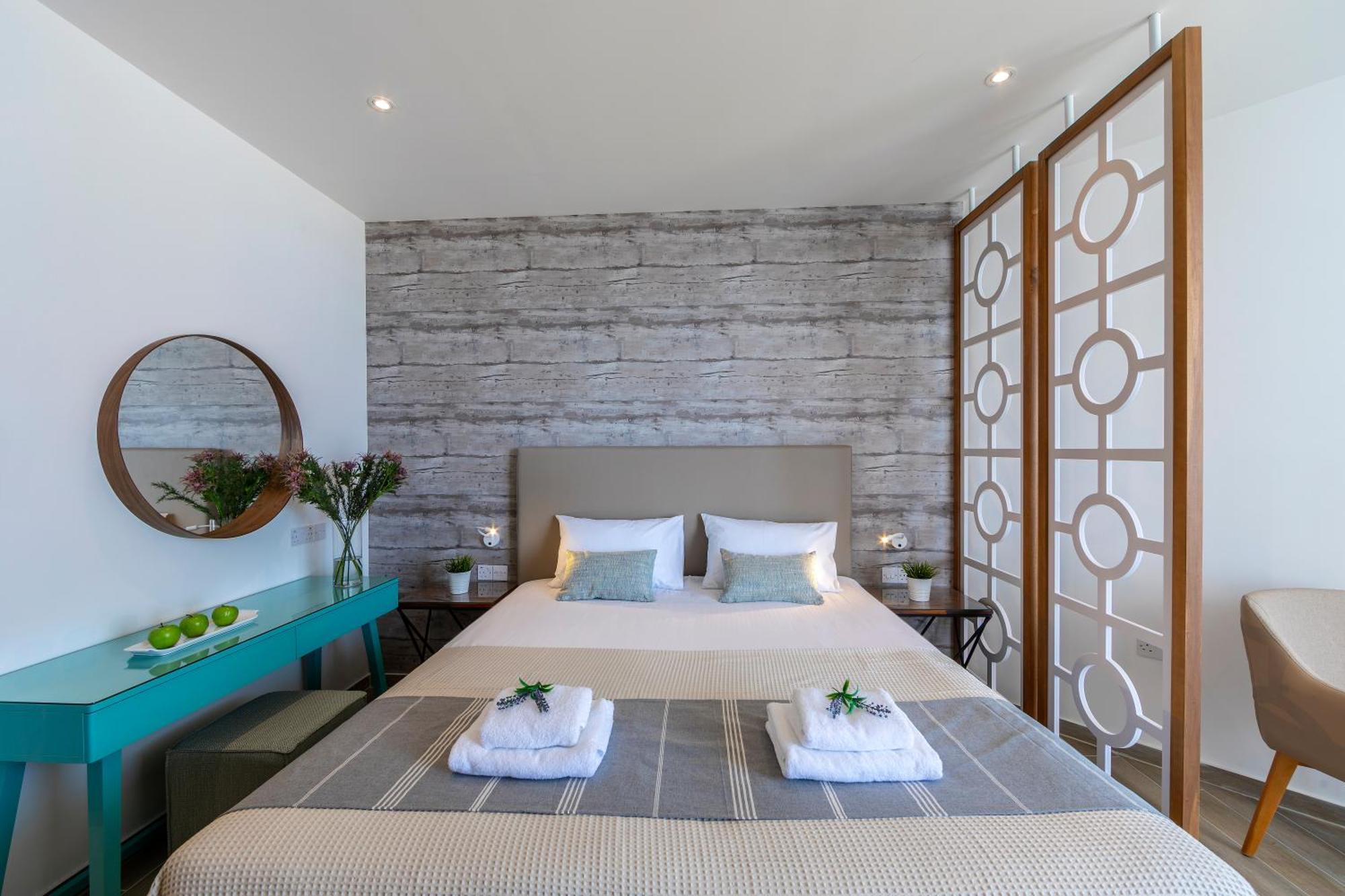 Deluxe Room Side Sea View Executive Lounge Access