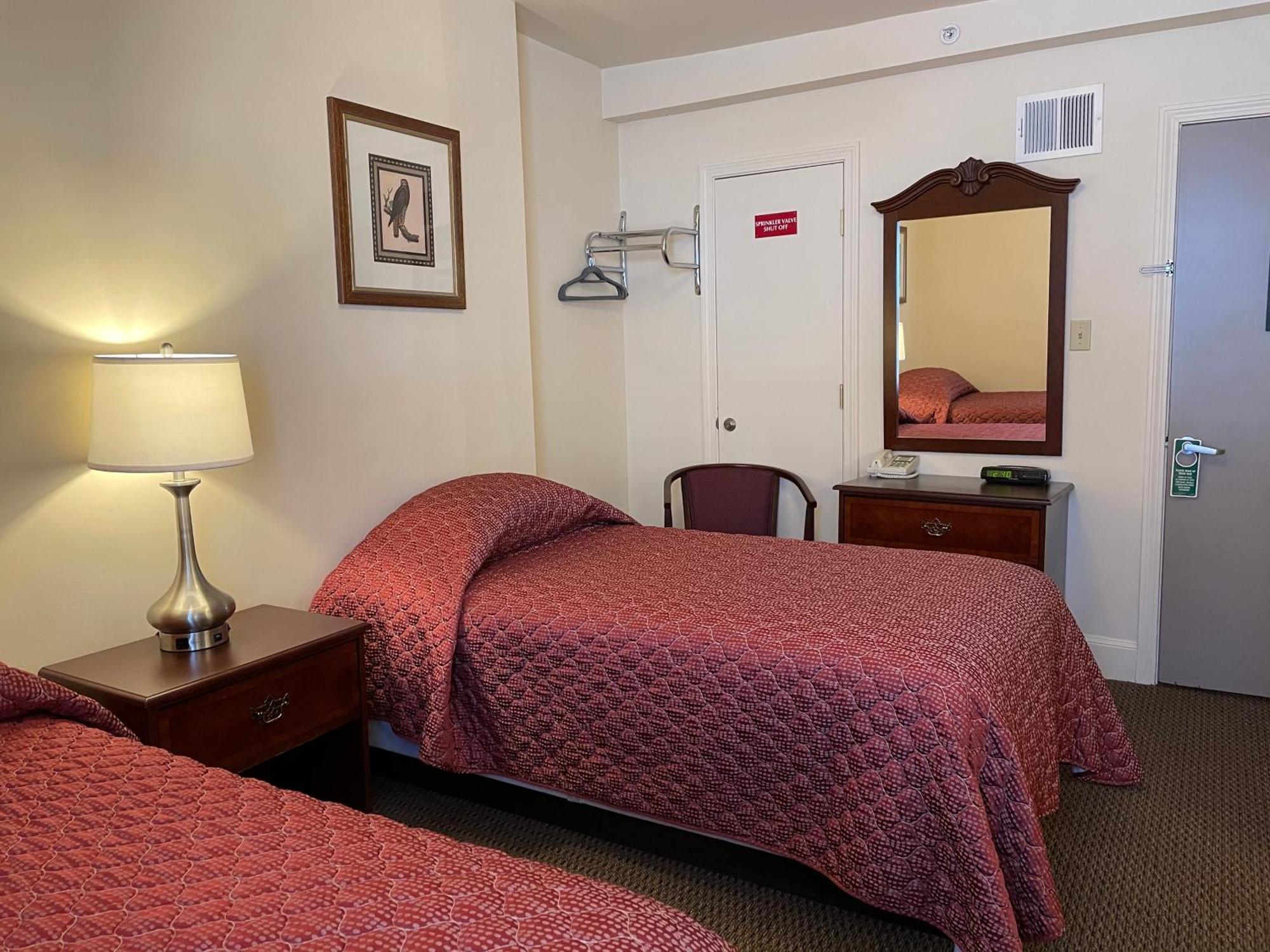 Standard Twin Room Private Bathroom