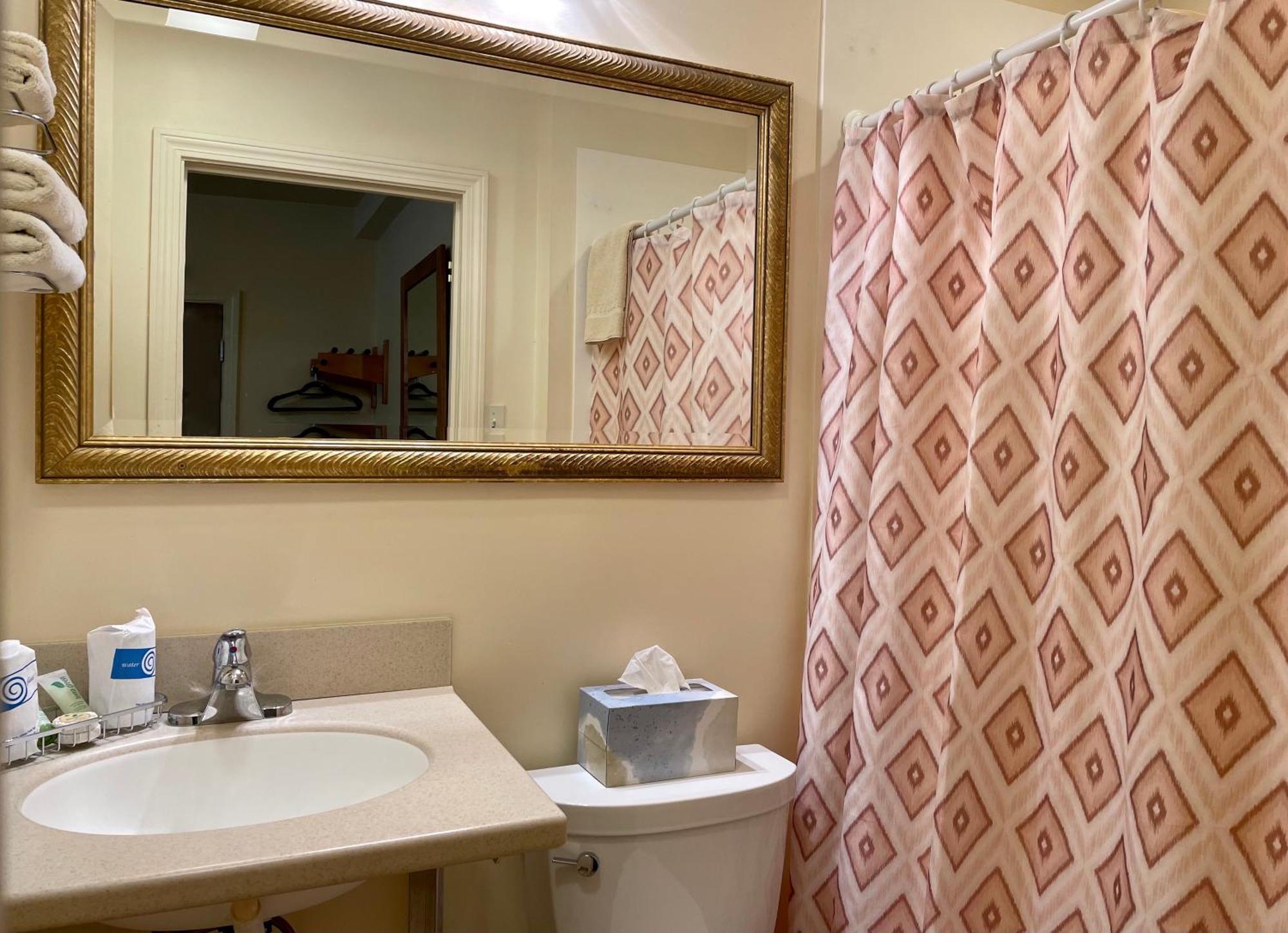 Premium Queen Room Private Bathroom