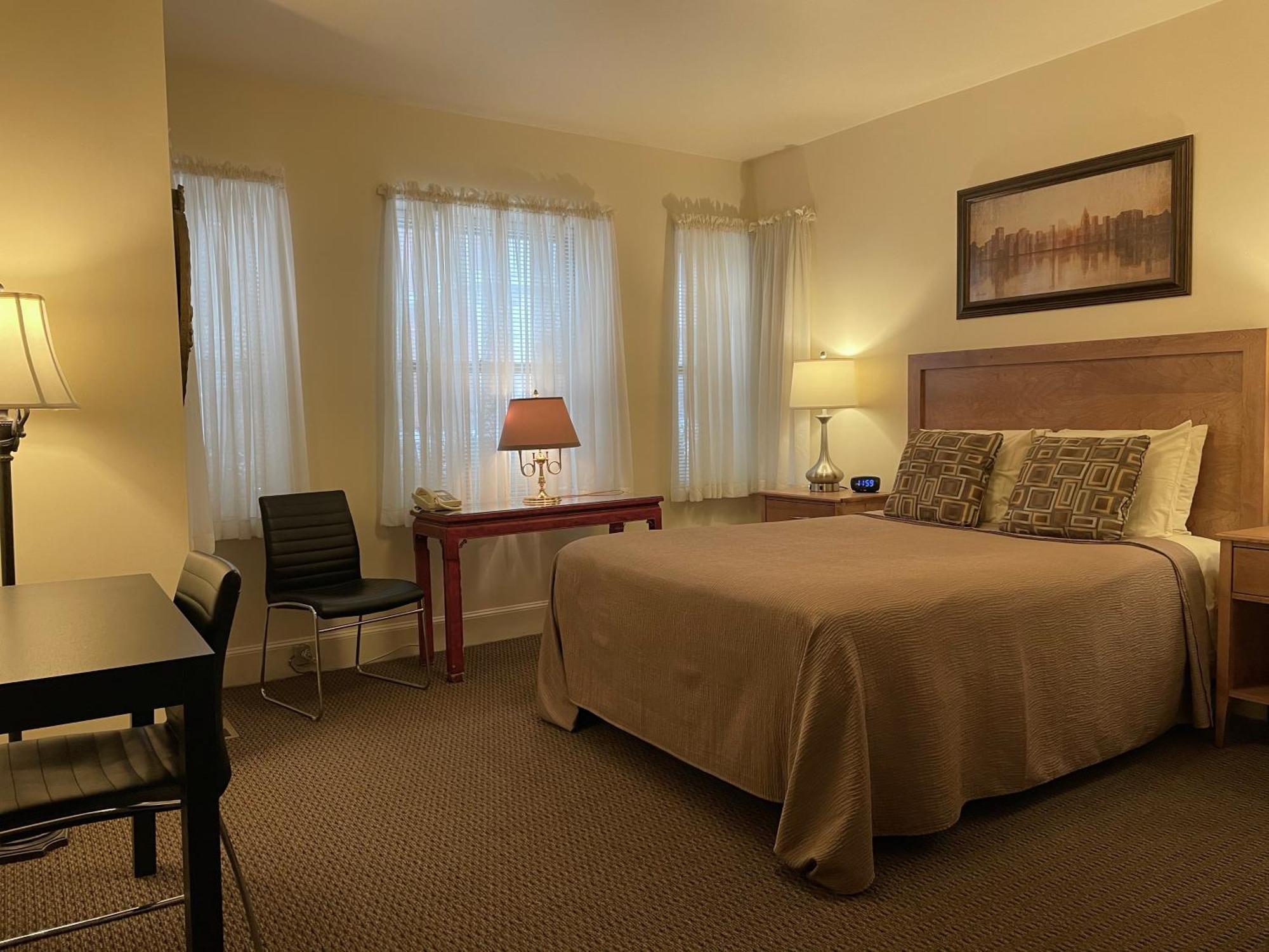 Premium Queen Room Private Bathroom