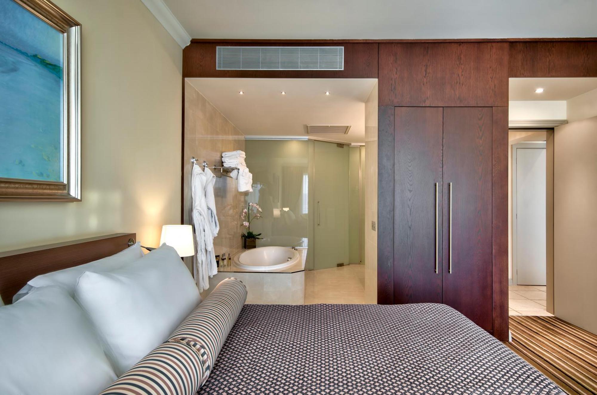 Penthouse-Suite mit Blick auf die Landschaft
