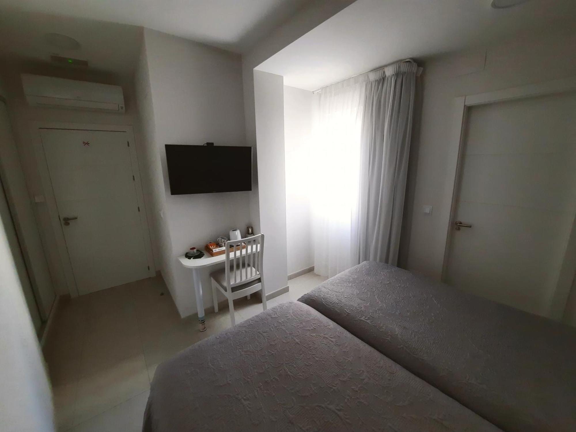 Twin Room Bath