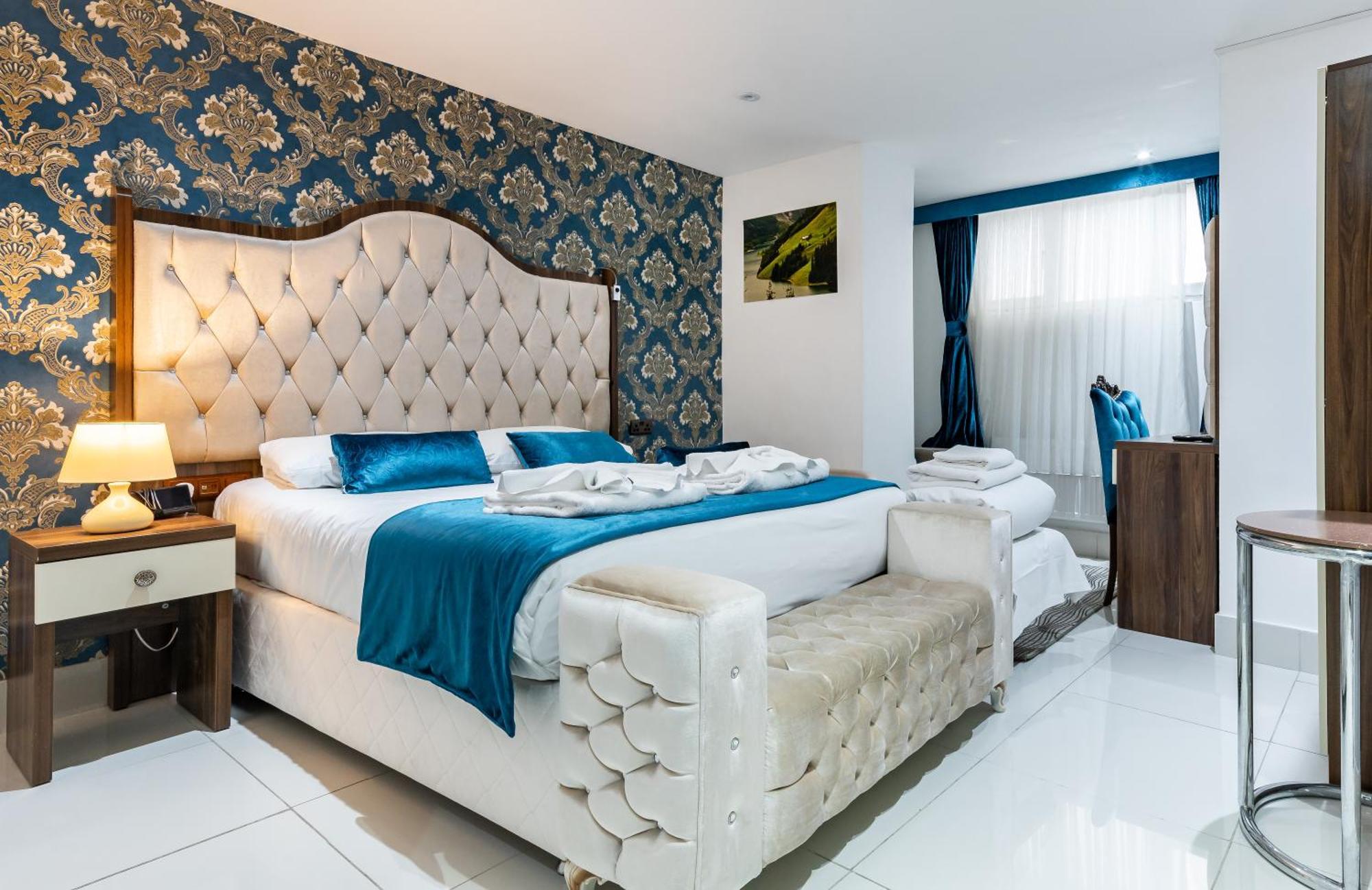 Comfort Triple Room
