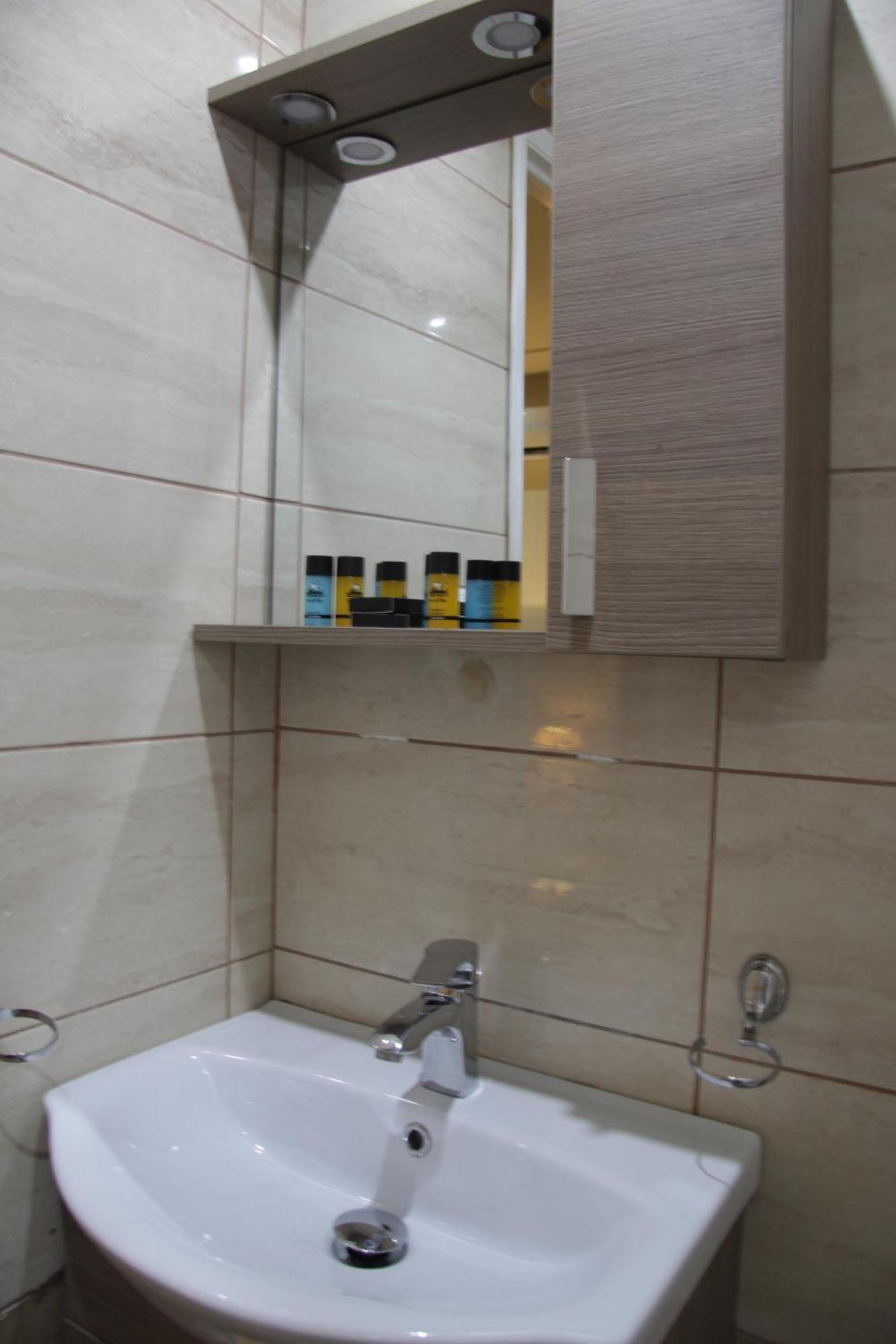 Deluxe Room En Suite Bathroom
