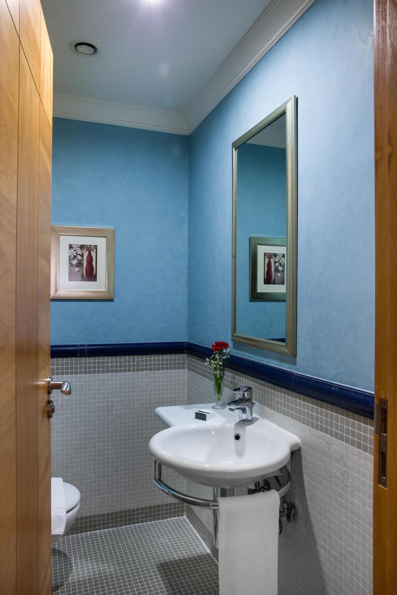 Deluxe King Suite