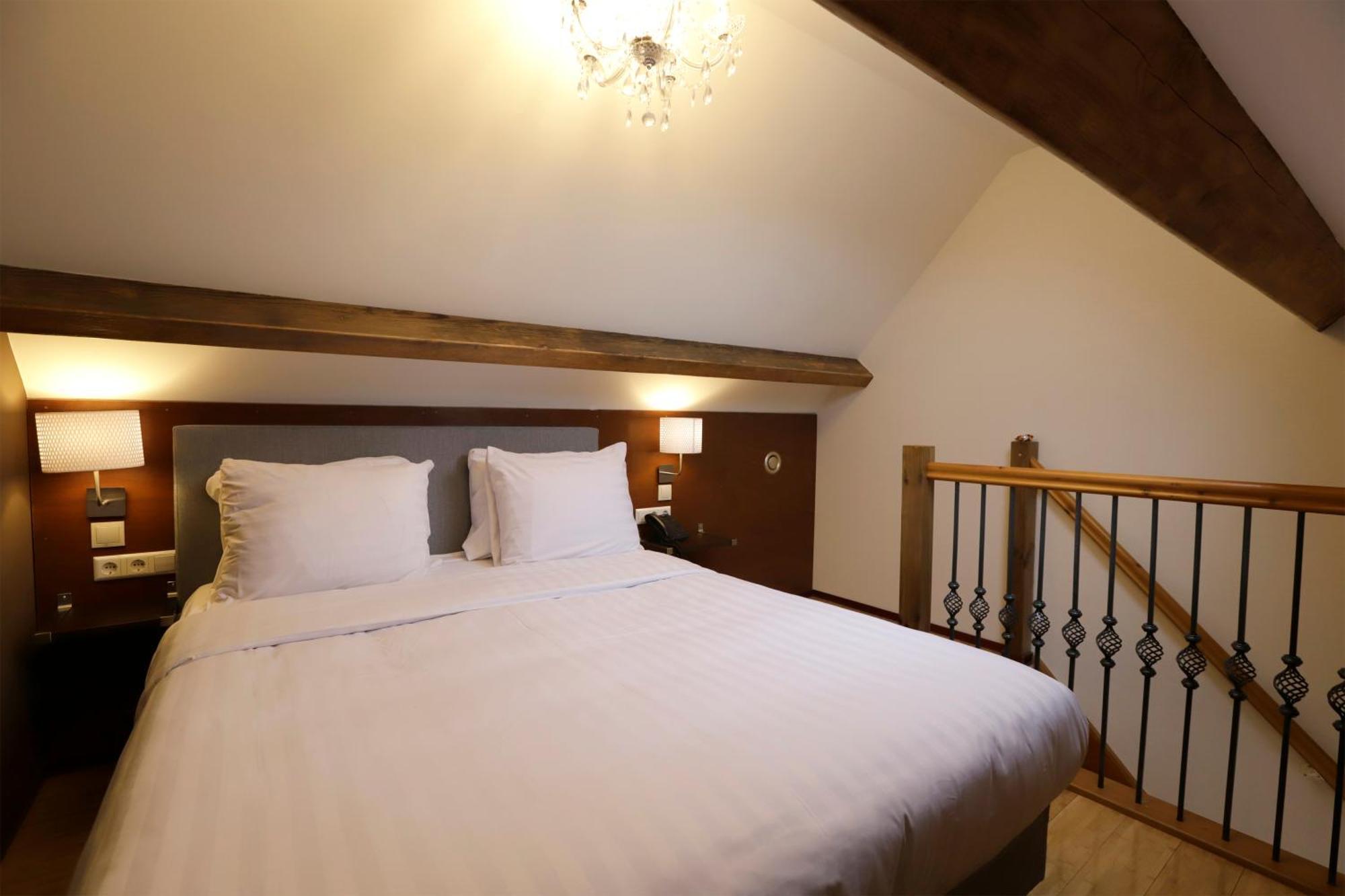 Duplex Triple Room