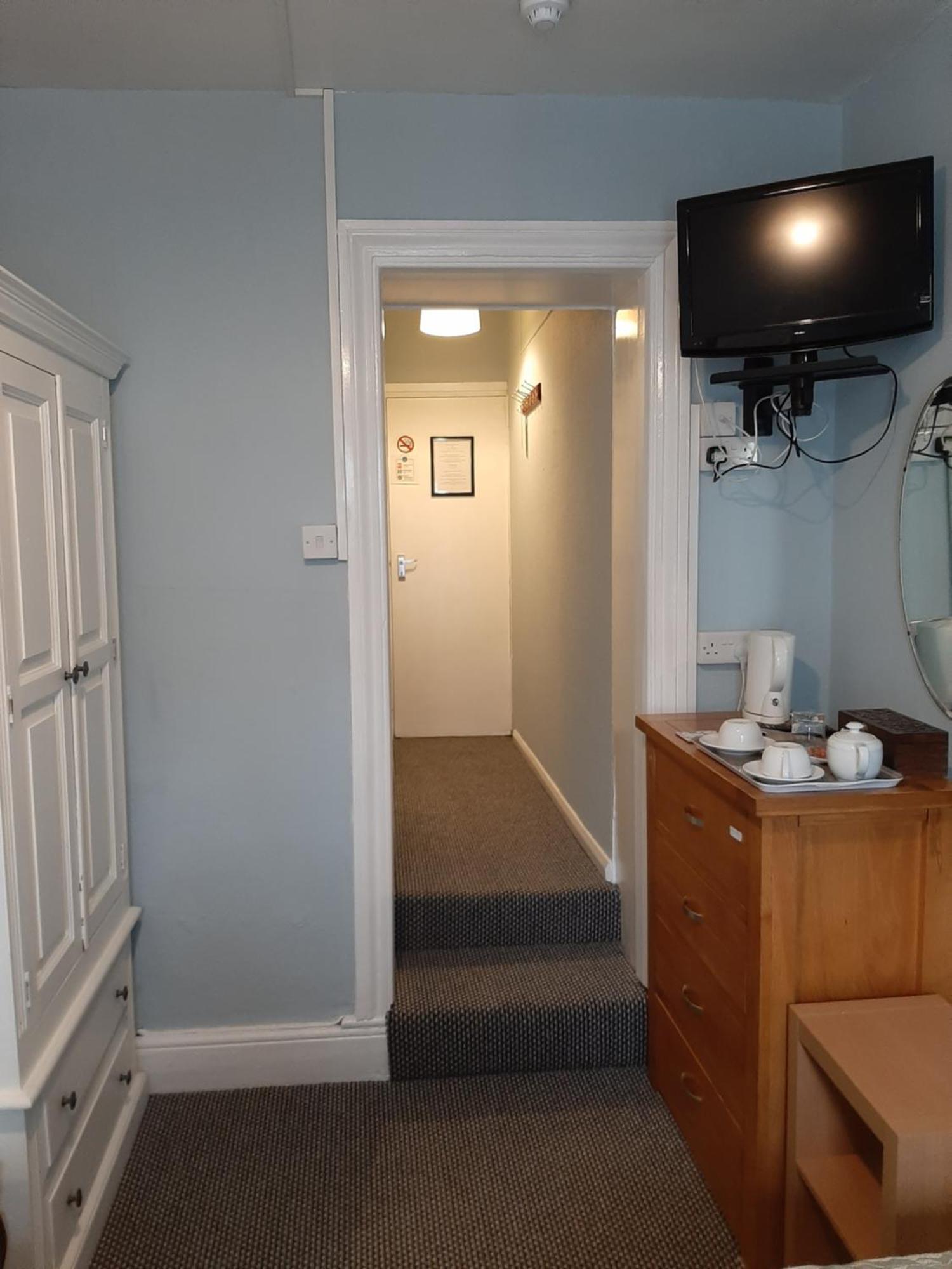 Small Twin Room En-Suite