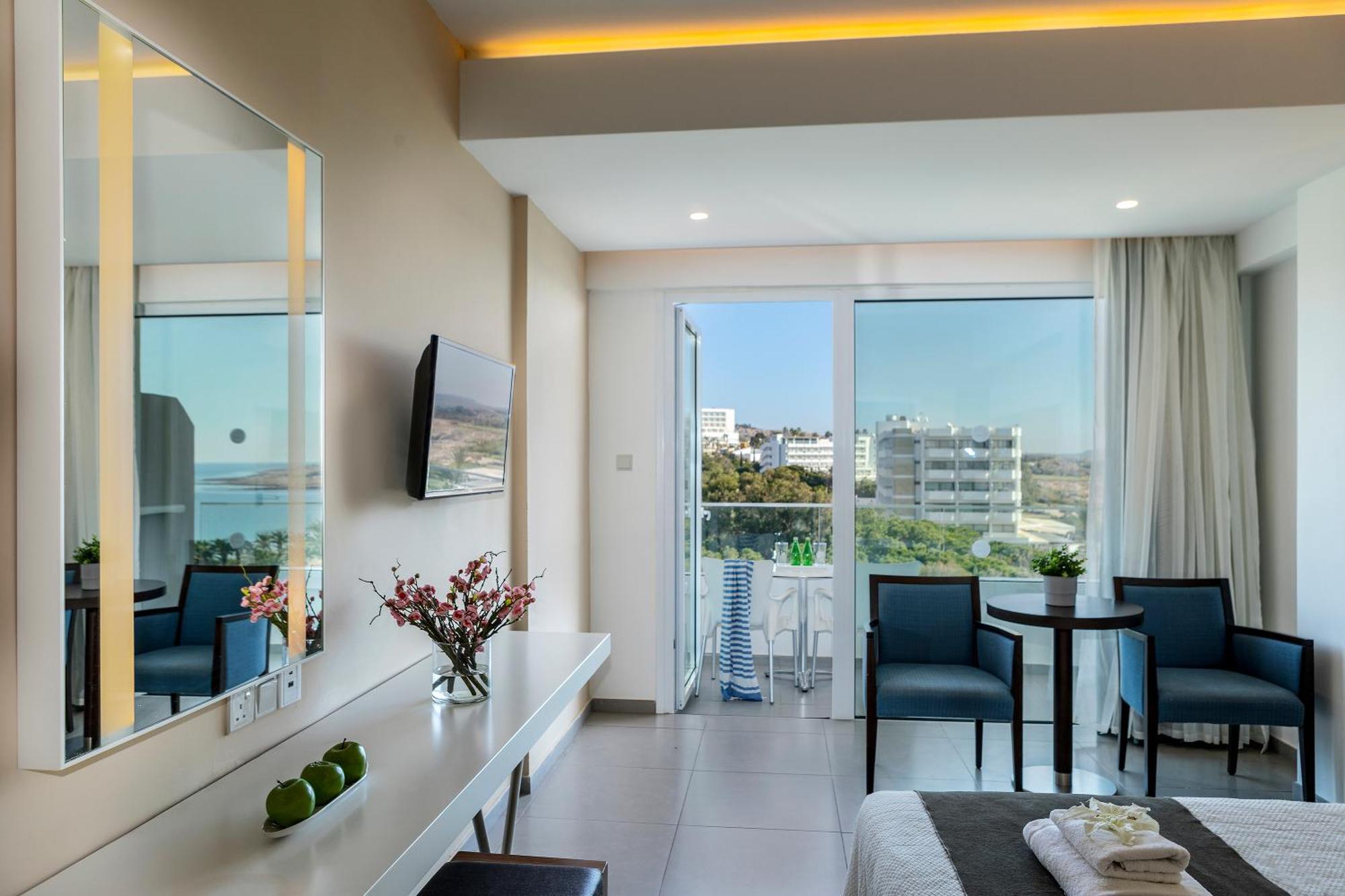 Superior Room Side Sea View