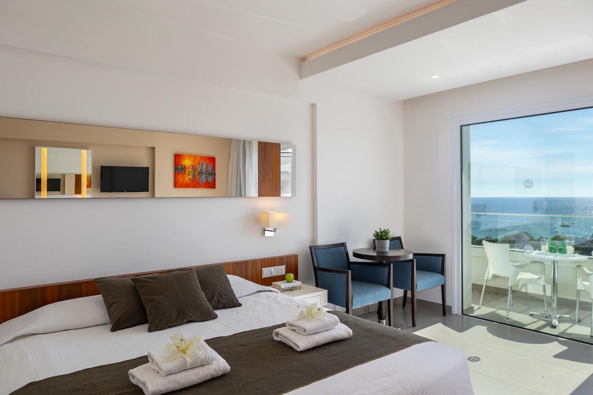 Superior Room Pool or Sea View
