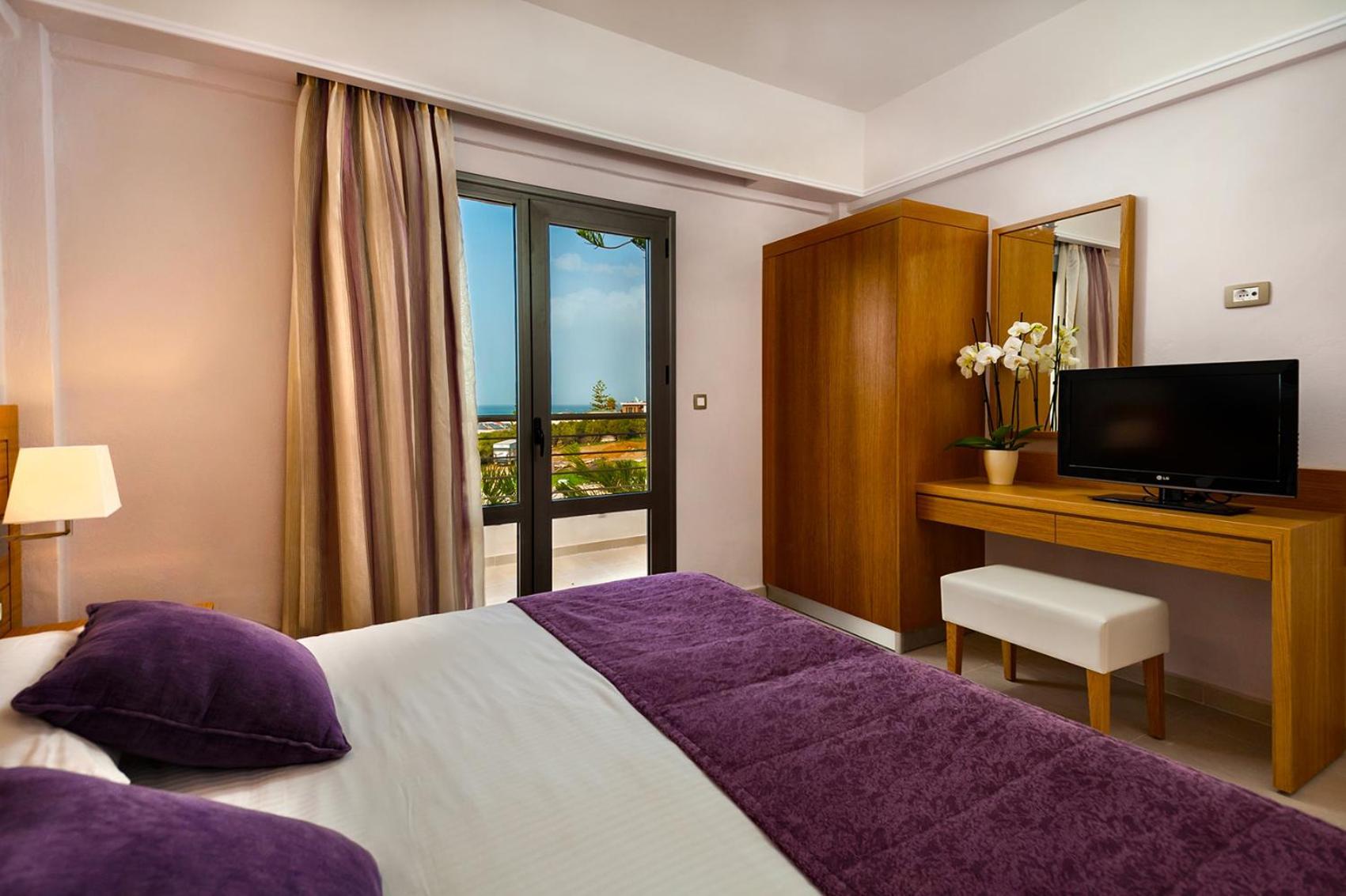 Double Room Pool or Garden View