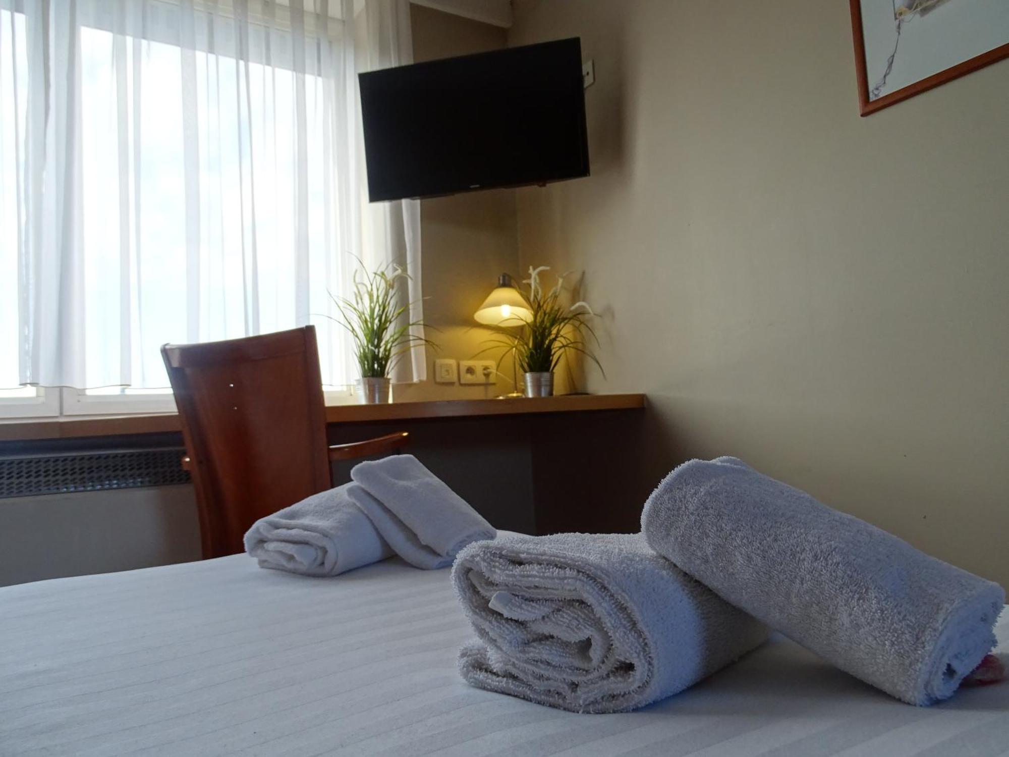 Oferta Especial - Quarto com 2 Camas de Solteiro