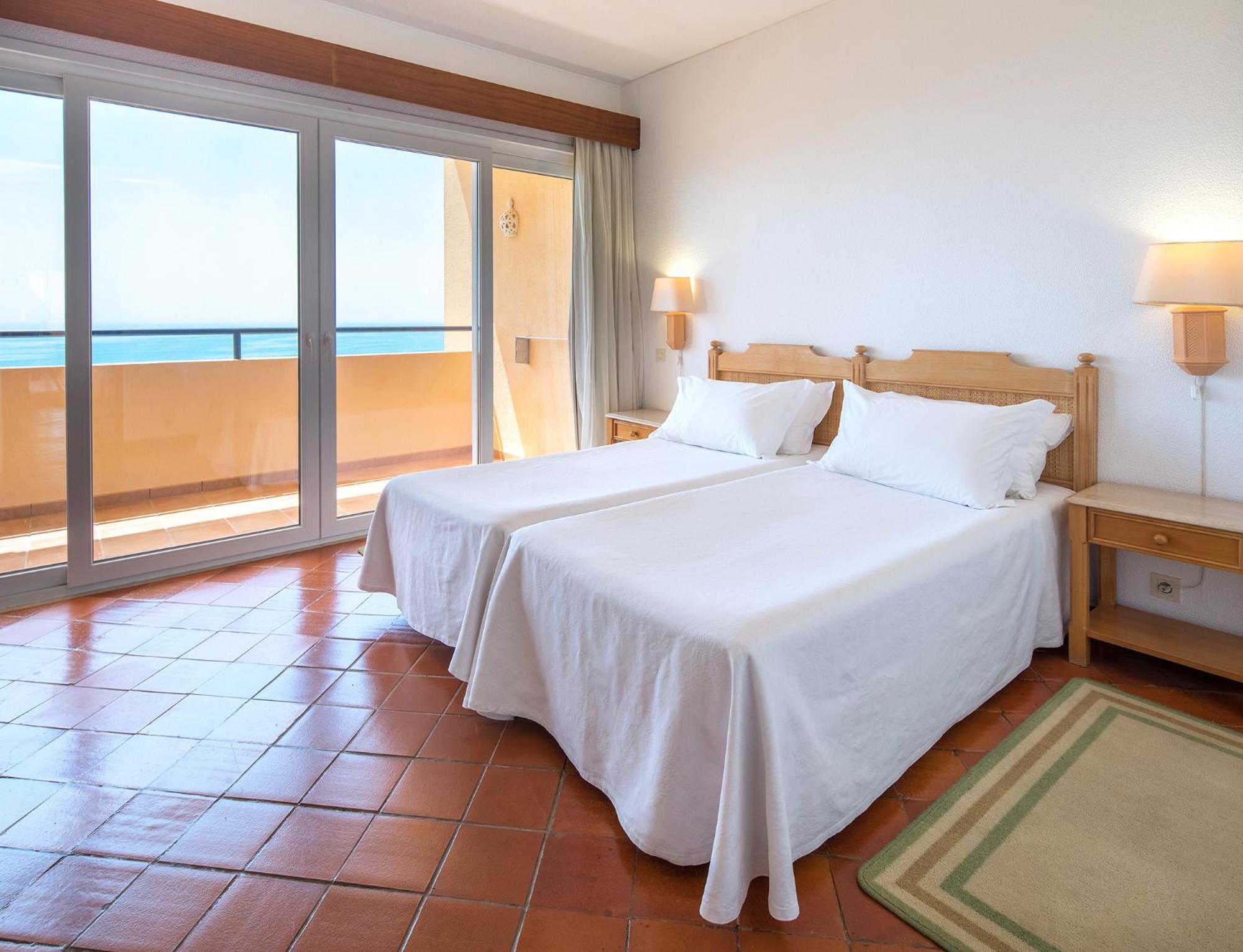 One-Bedroom Apartment Sea View